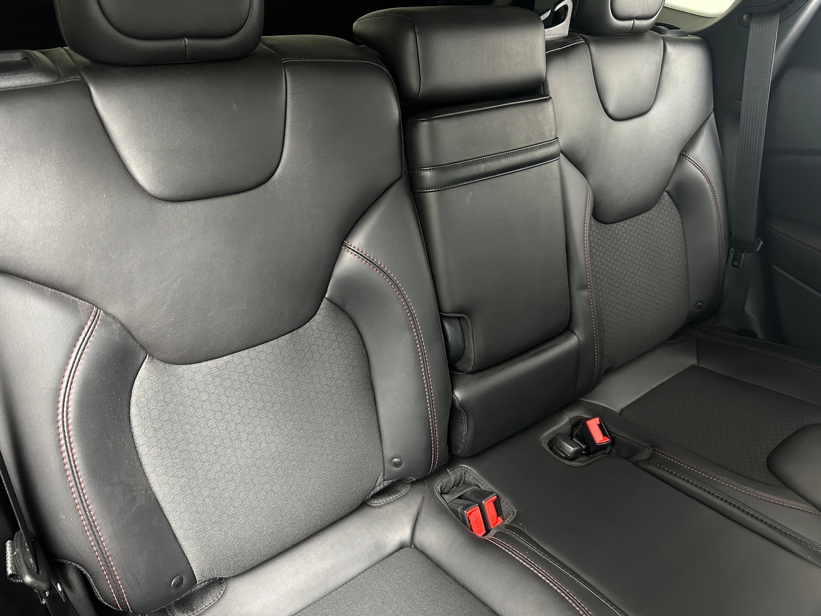 Thumbnail: 2019 Jeep Cherokee - 6
