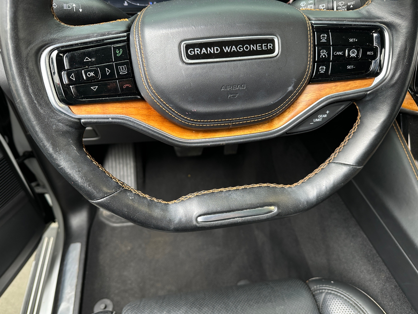 Thumbnail: 2022 Jeep Grand Wagoneer - 4