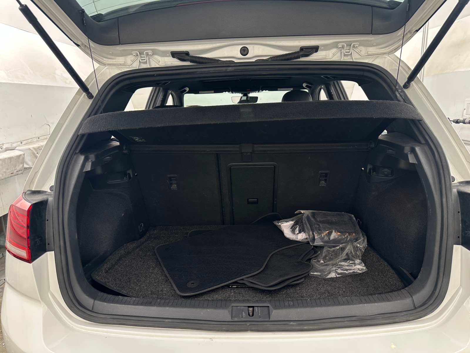 Thumbnail: 2019 Volkswagen Golf - 6