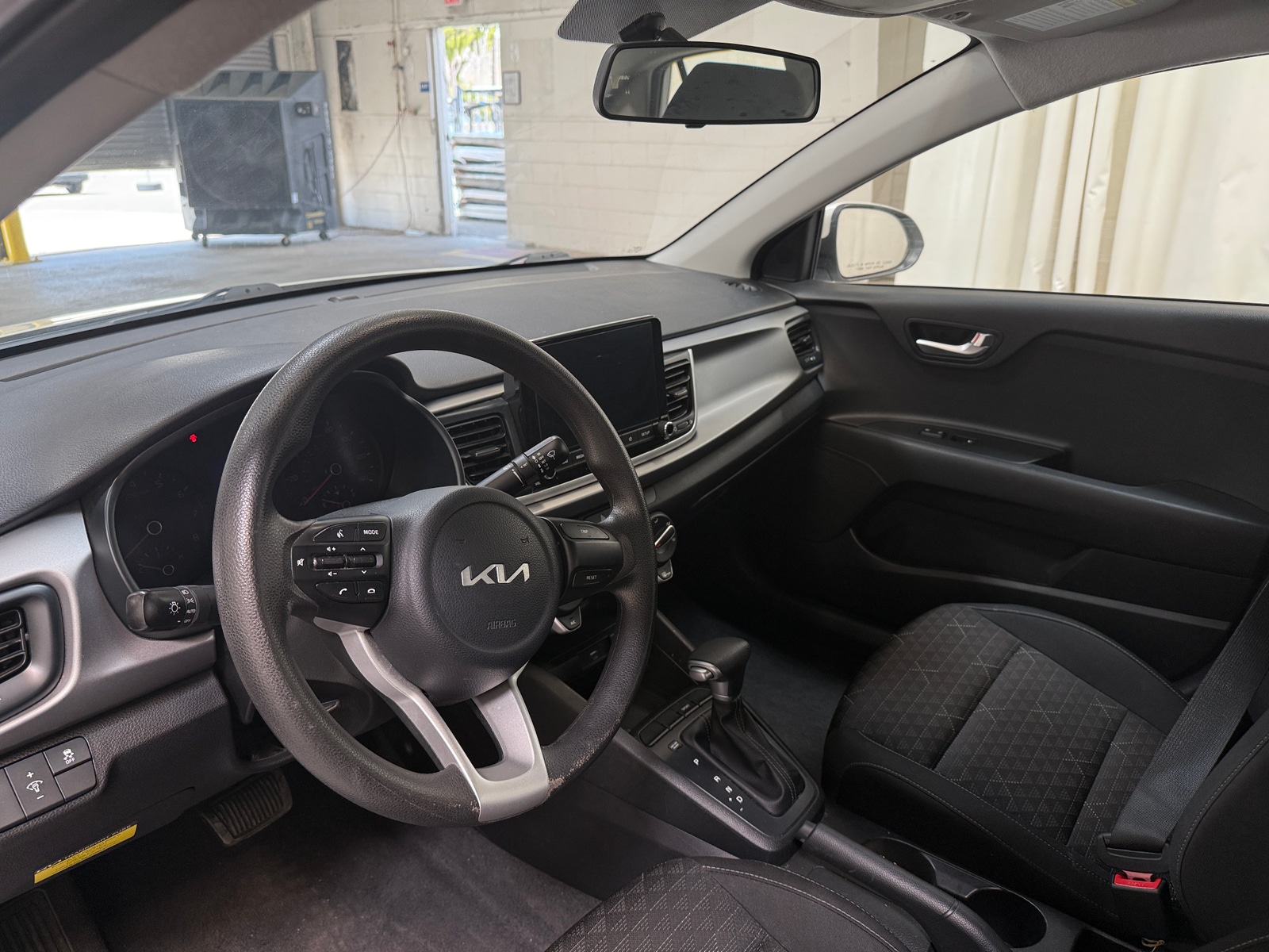 Thumbnail: 2023 Kia Rio - 3