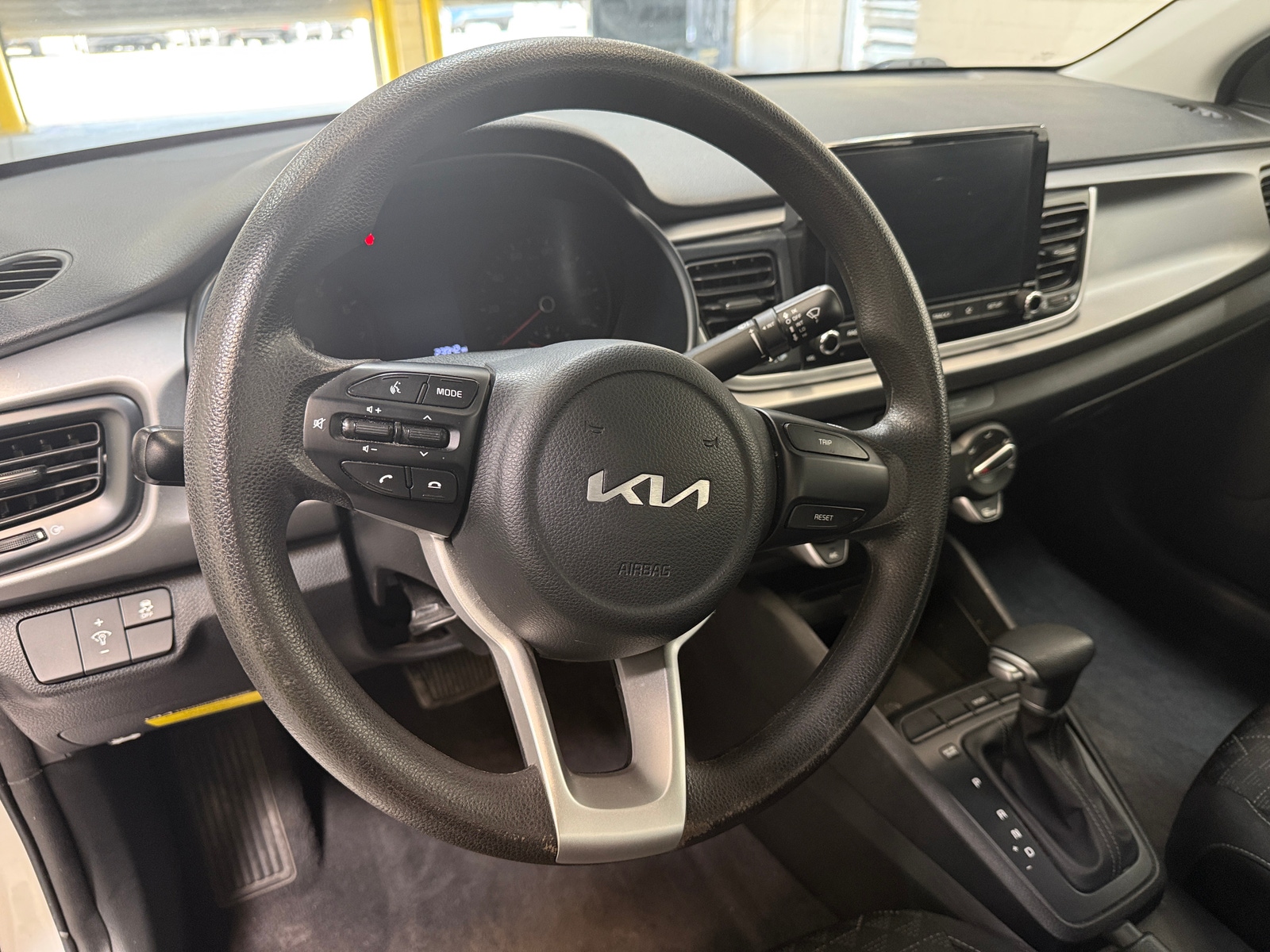 Thumbnail: 2023 Kia Rio - 5