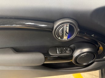 2021 Mini Cooper Hardtop SE photo 9