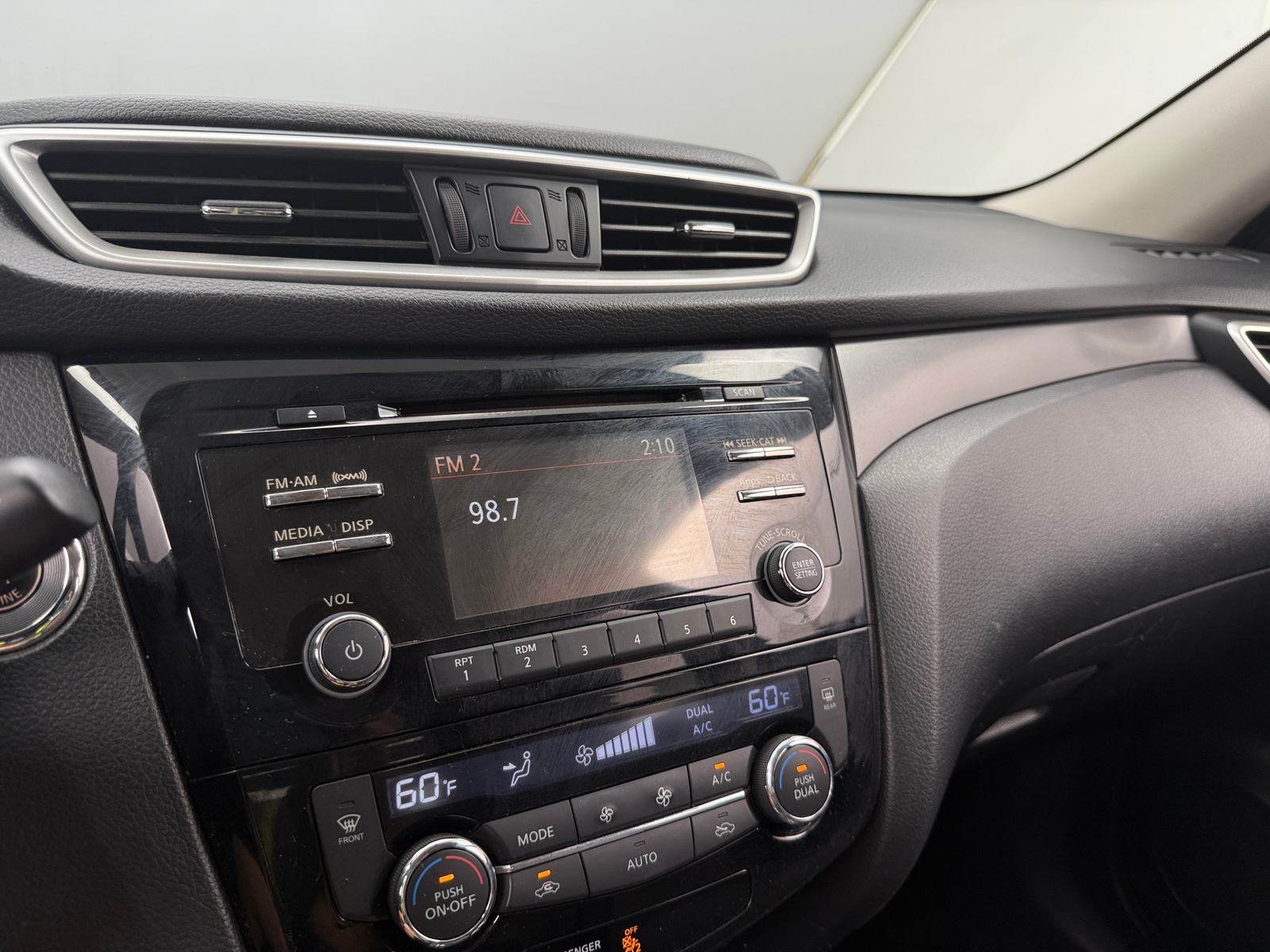 Thumbnail: 2016 Nissan Rogue - 4