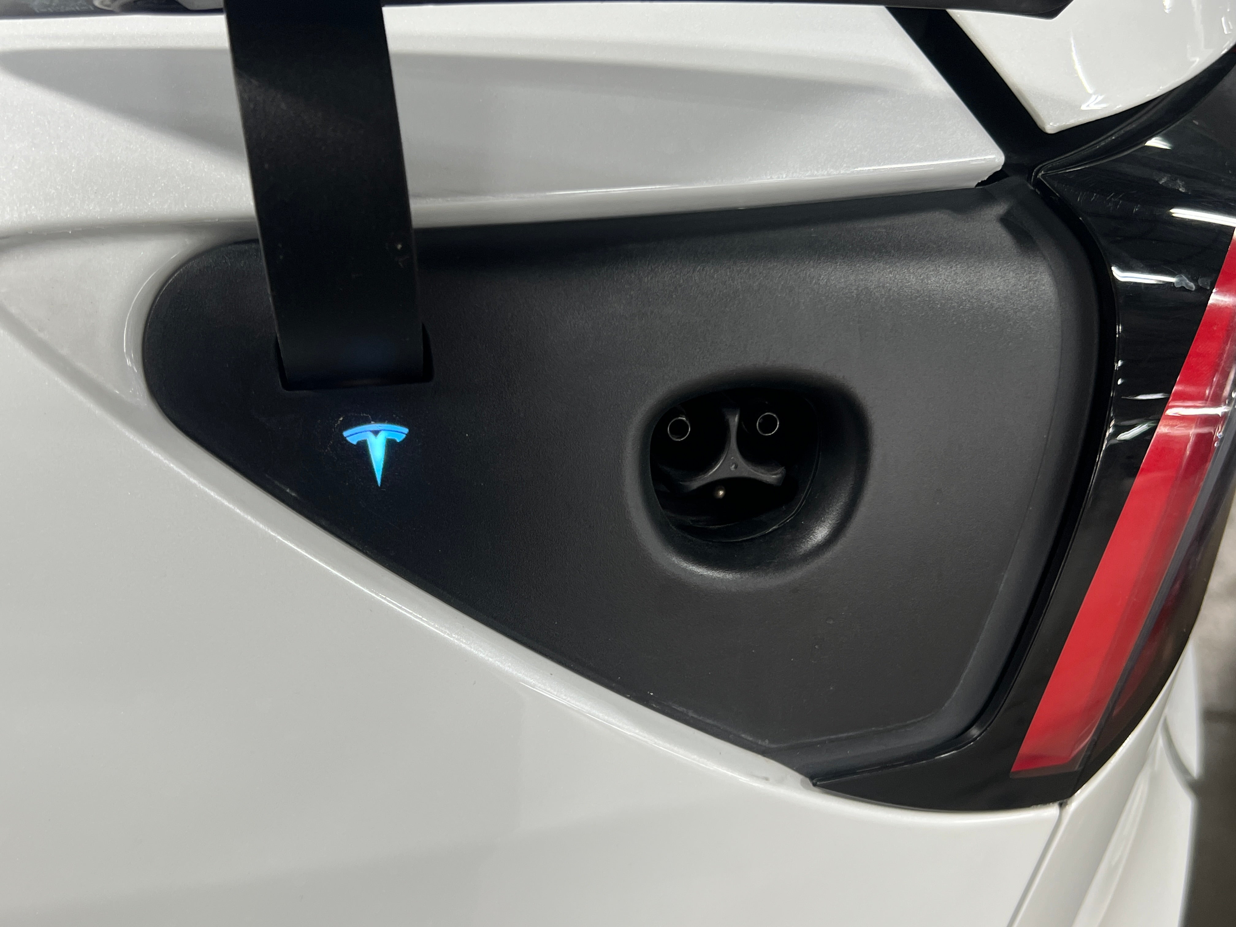 Used 2021 Tesla Model Y Long Range with VIN 5YJYGDEE2MF077809 for sale in Auburn, WA