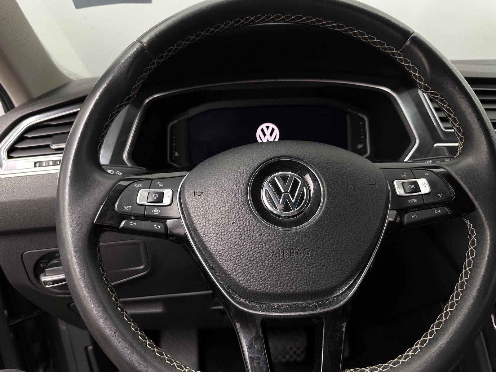 Thumbnail: 2021 Volkswagen Tiguan - 4