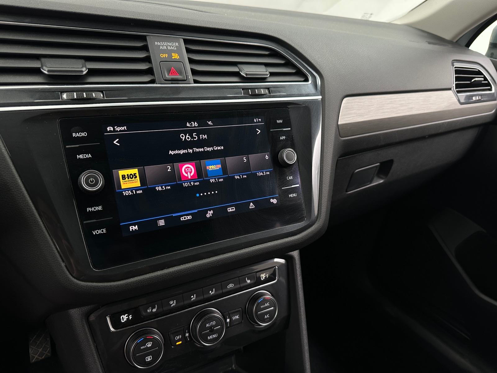 Thumbnail: 2021 Volkswagen Tiguan - 3