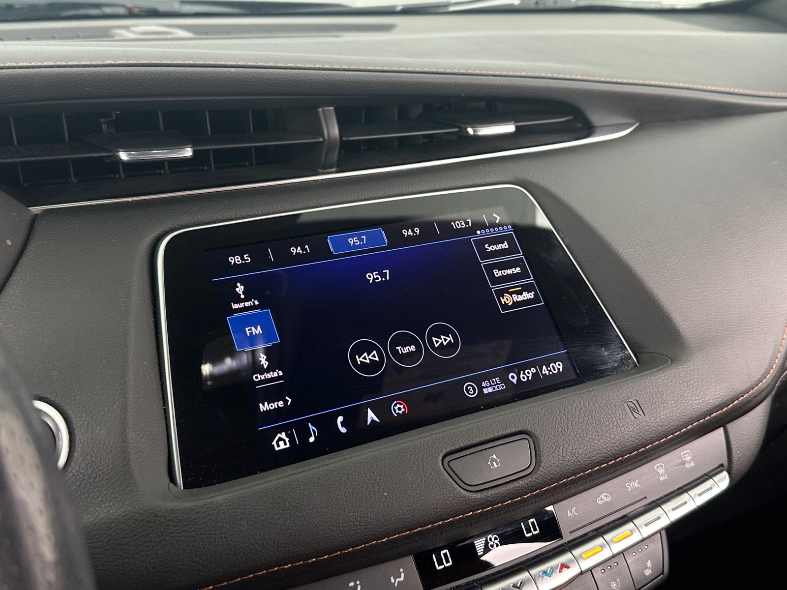 Thumbnail: 2020 Cadillac XT4 - 3