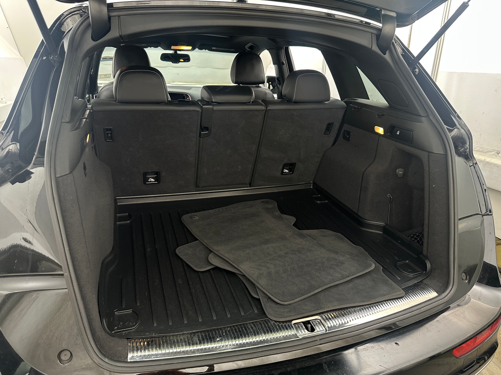 Thumbnail: 2016 Audi SQ5 - 6