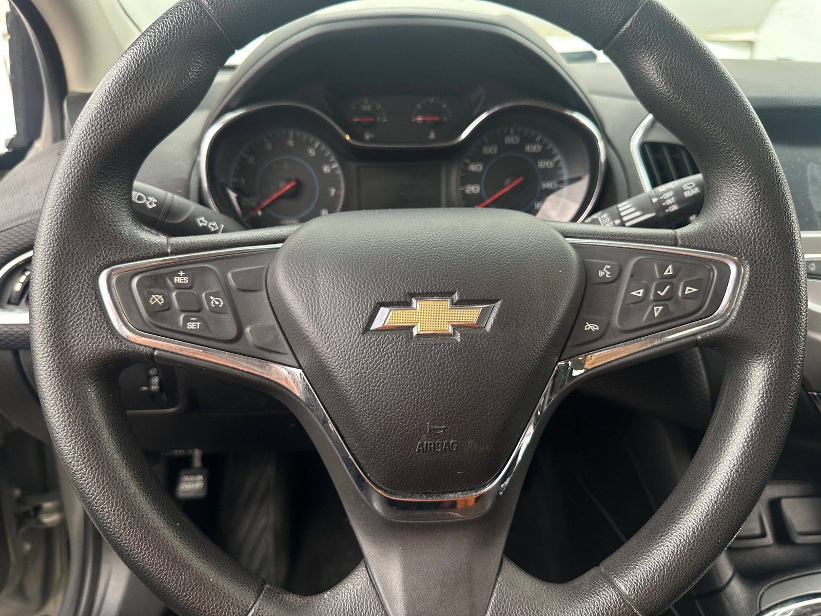 Thumbnail: 2017 Chevrolet Cruze - 5