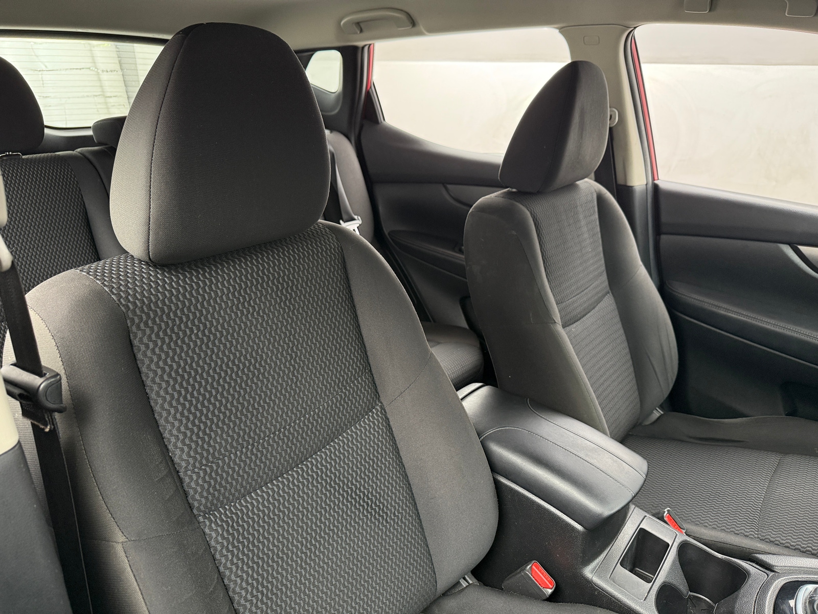Thumbnail: 2017 Nissan Rogue Sport - 2