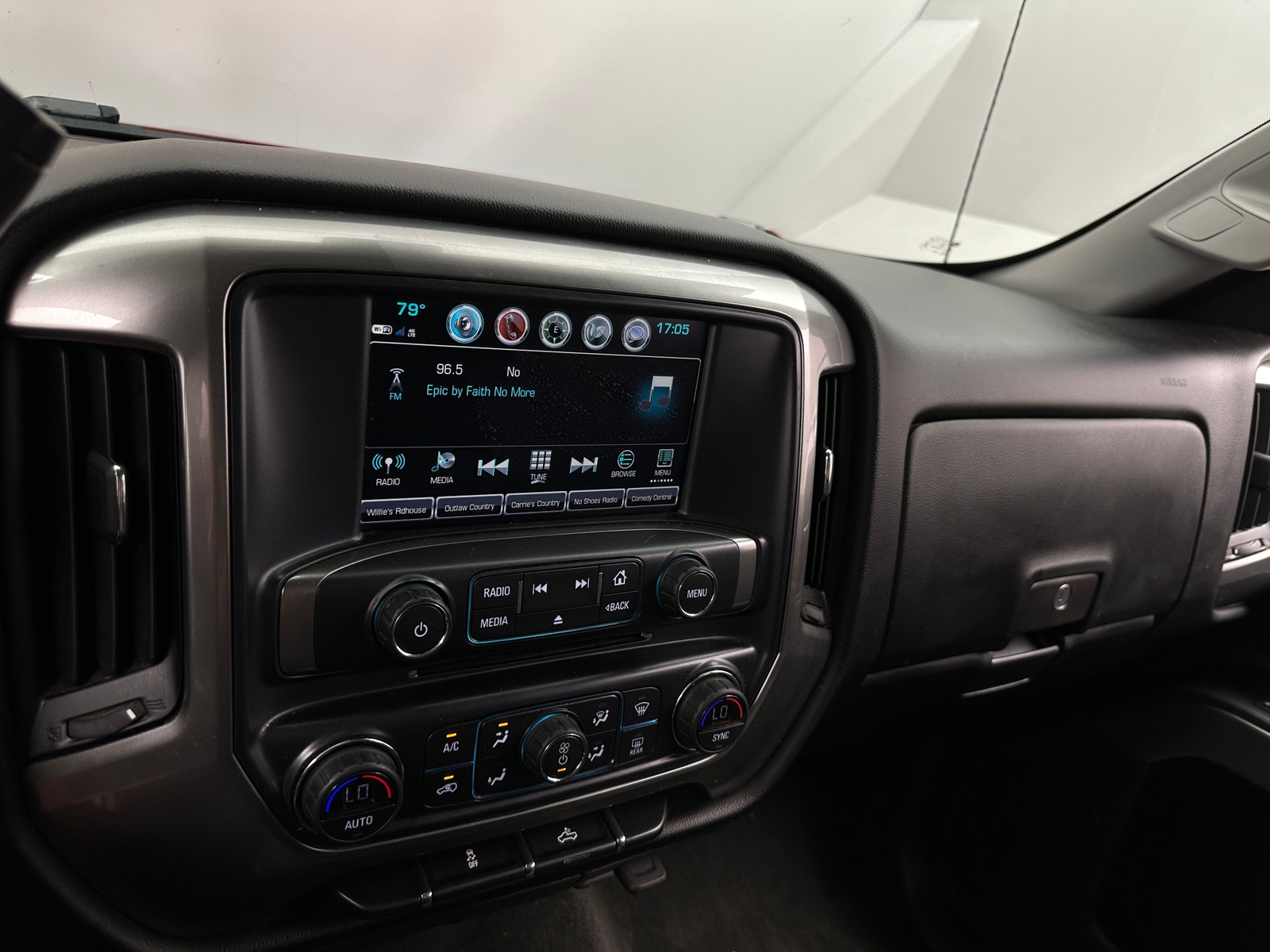 Thumbnail: 2018 Chevrolet Silverado 1500 - 4