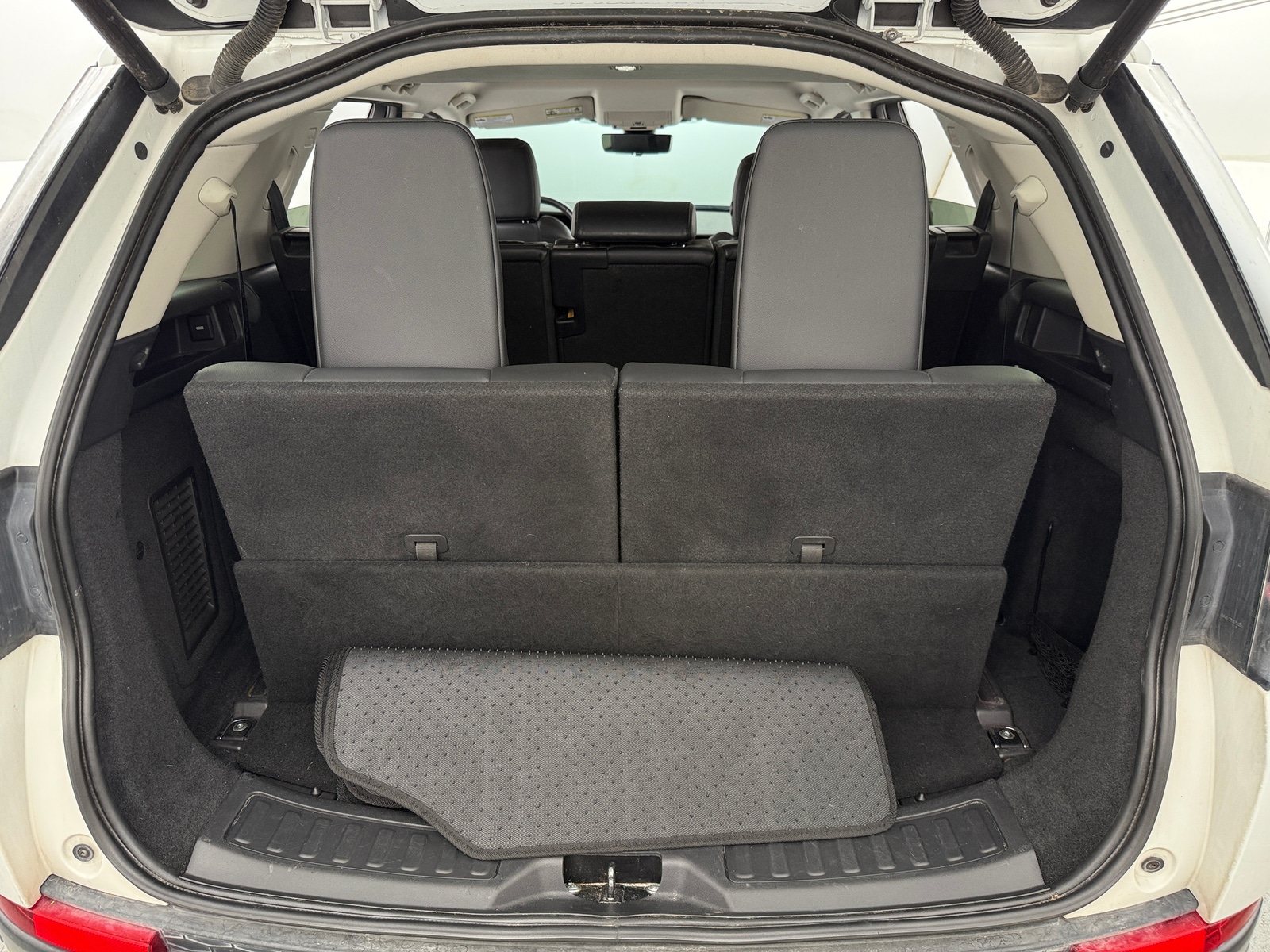 Thumbnail: 2020 Land Rover Discovery Sport - 6