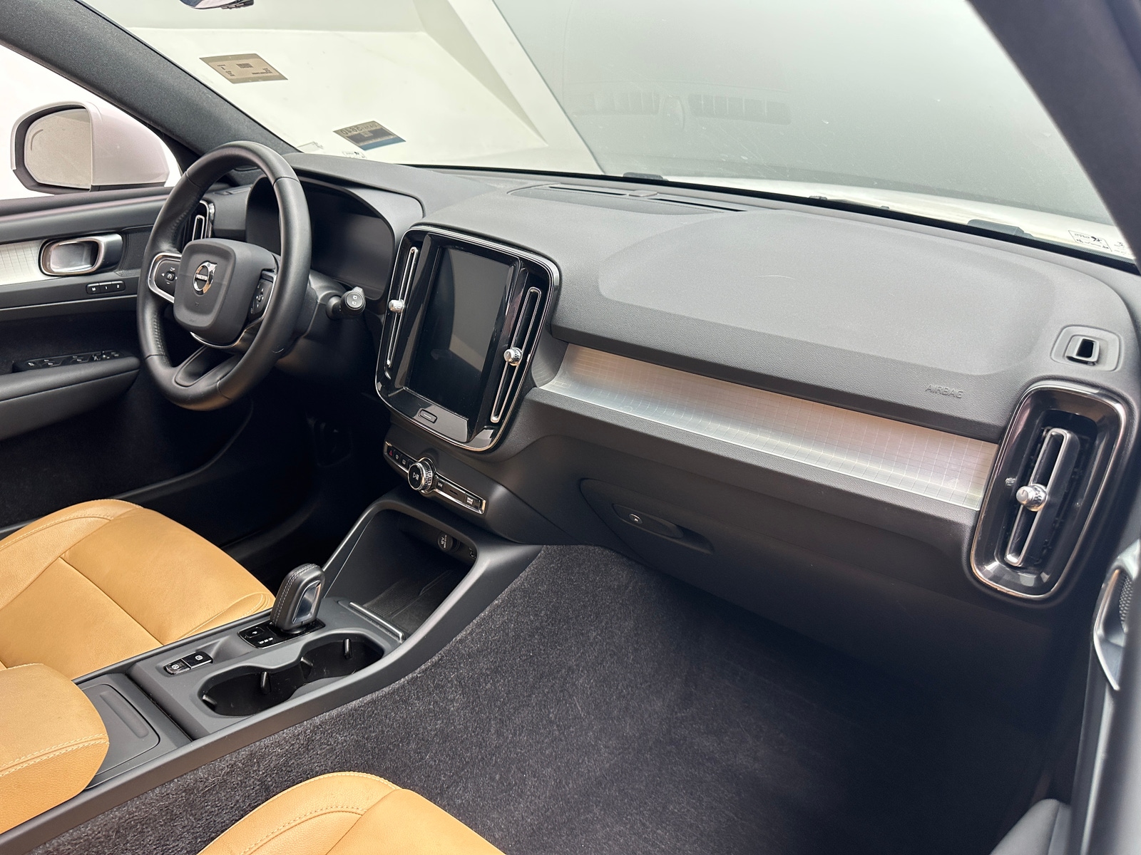 Thumbnail: 2020 Volvo XC40 - 2