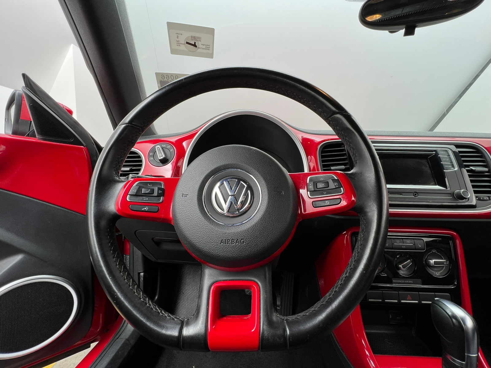 Thumbnail: 2018 Volkswagen Beetle - 5