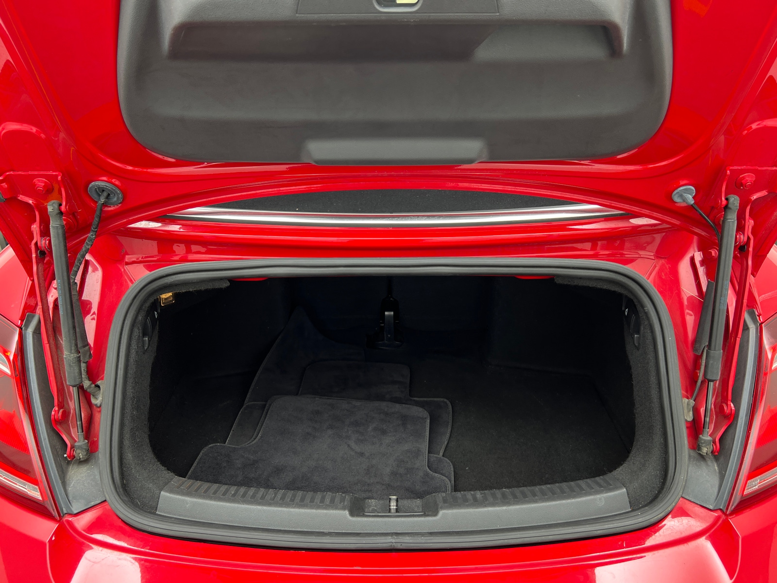 Thumbnail: 2018 Volkswagen Beetle - 7