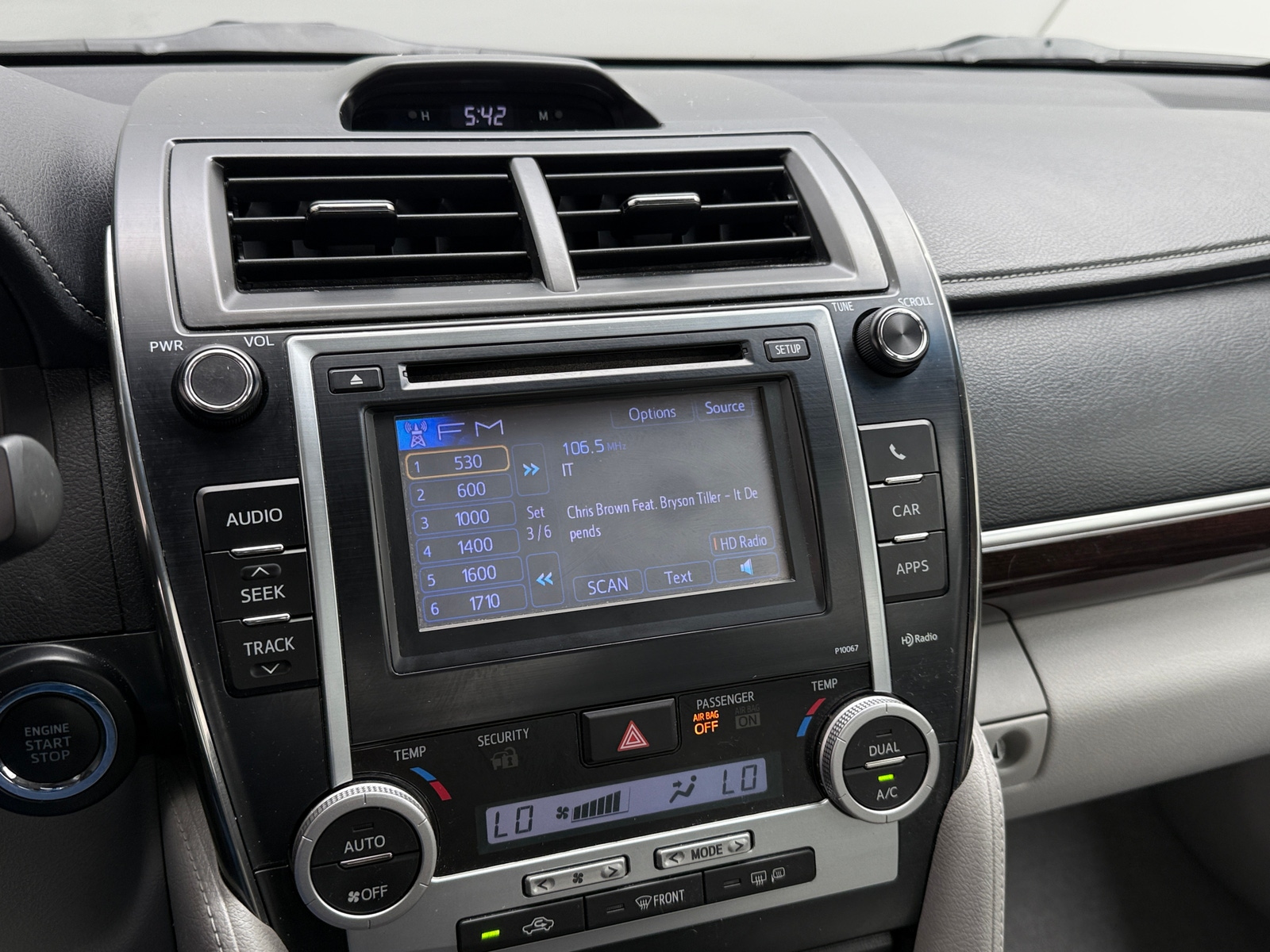 Thumbnail: 2012 Toyota Camry - 4