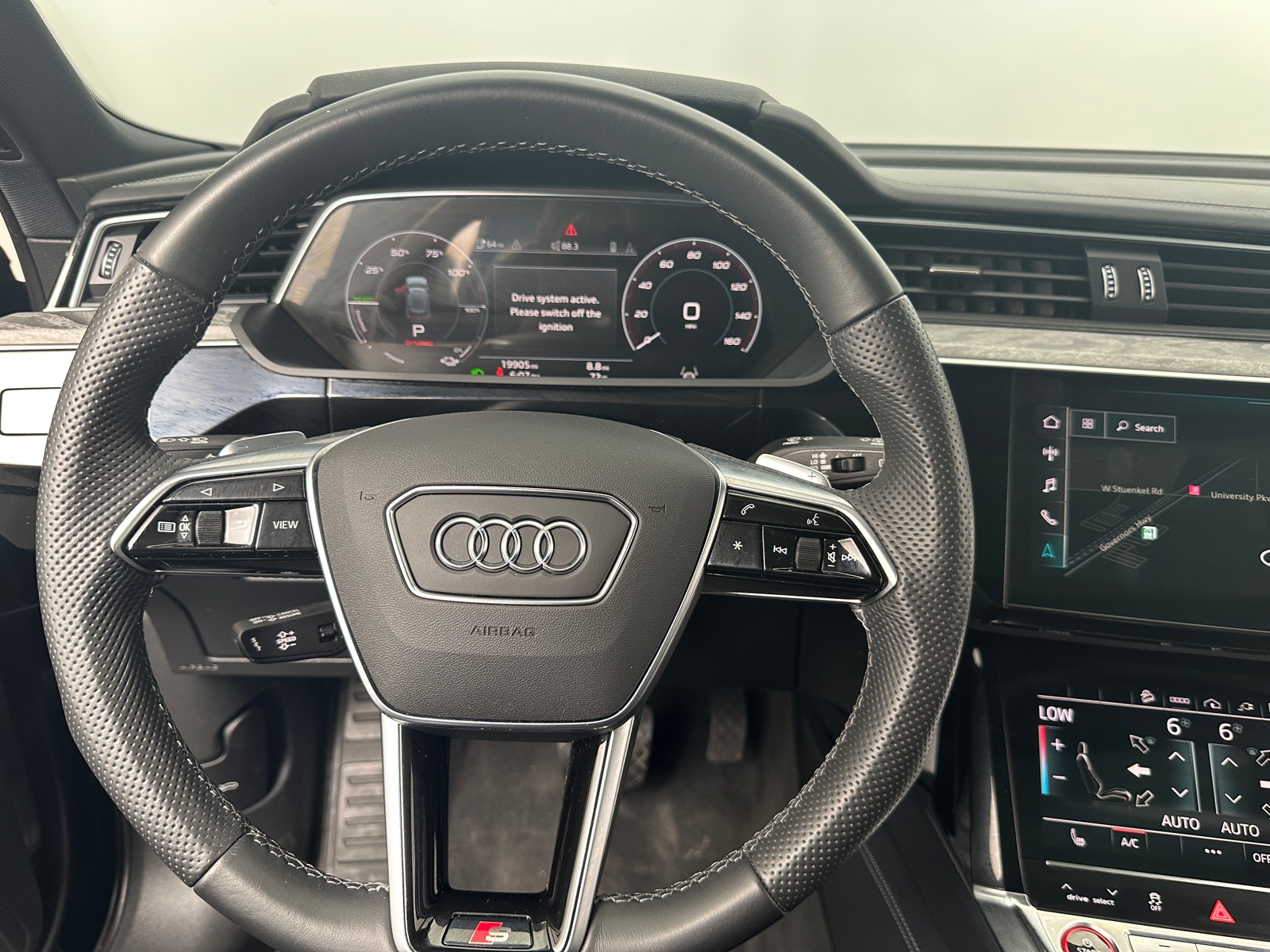 Thumbnail: 2022 Audi e-tron S - 4