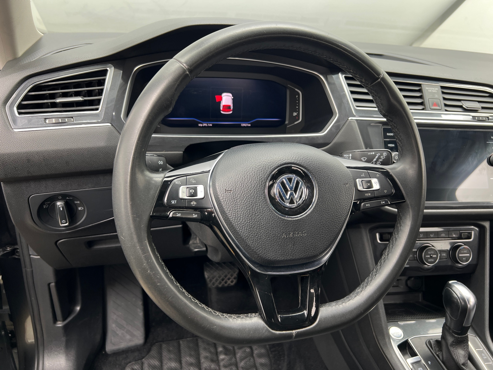 Thumbnail: 2020 Volkswagen Tiguan - 4