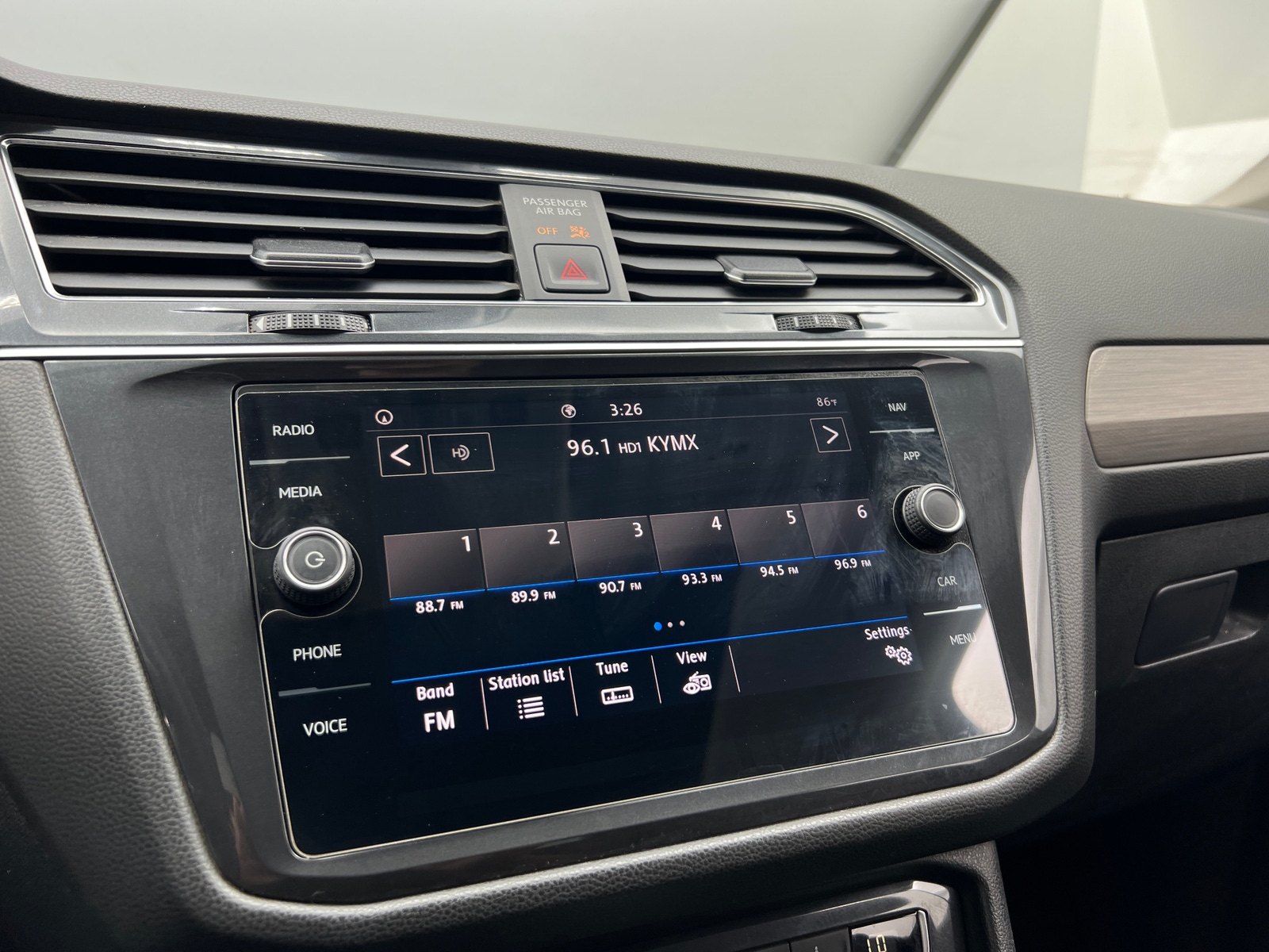 Thumbnail: 2020 Volkswagen Tiguan - 3