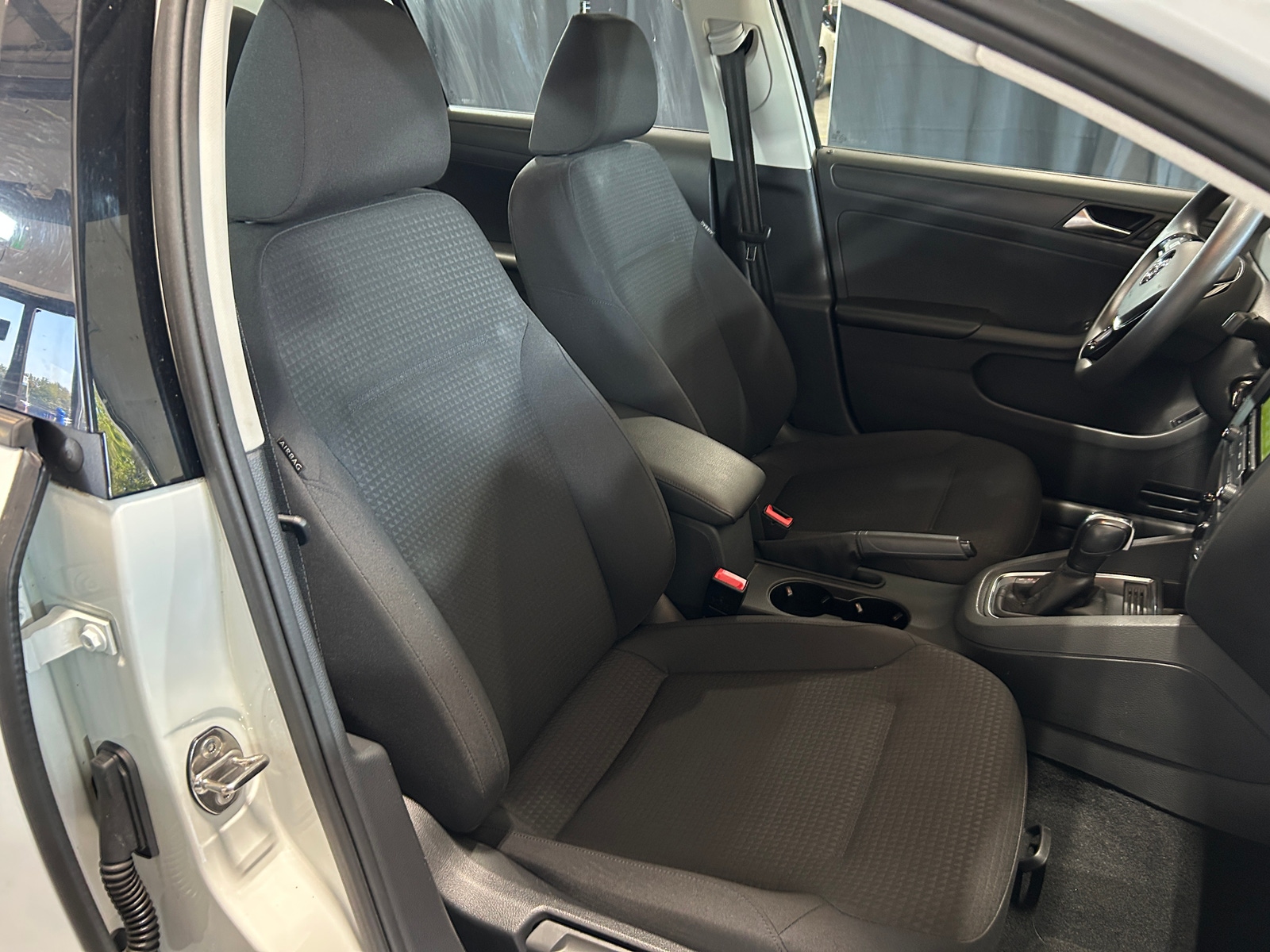 Thumbnail: 2015 Volkswagen Jetta - 2