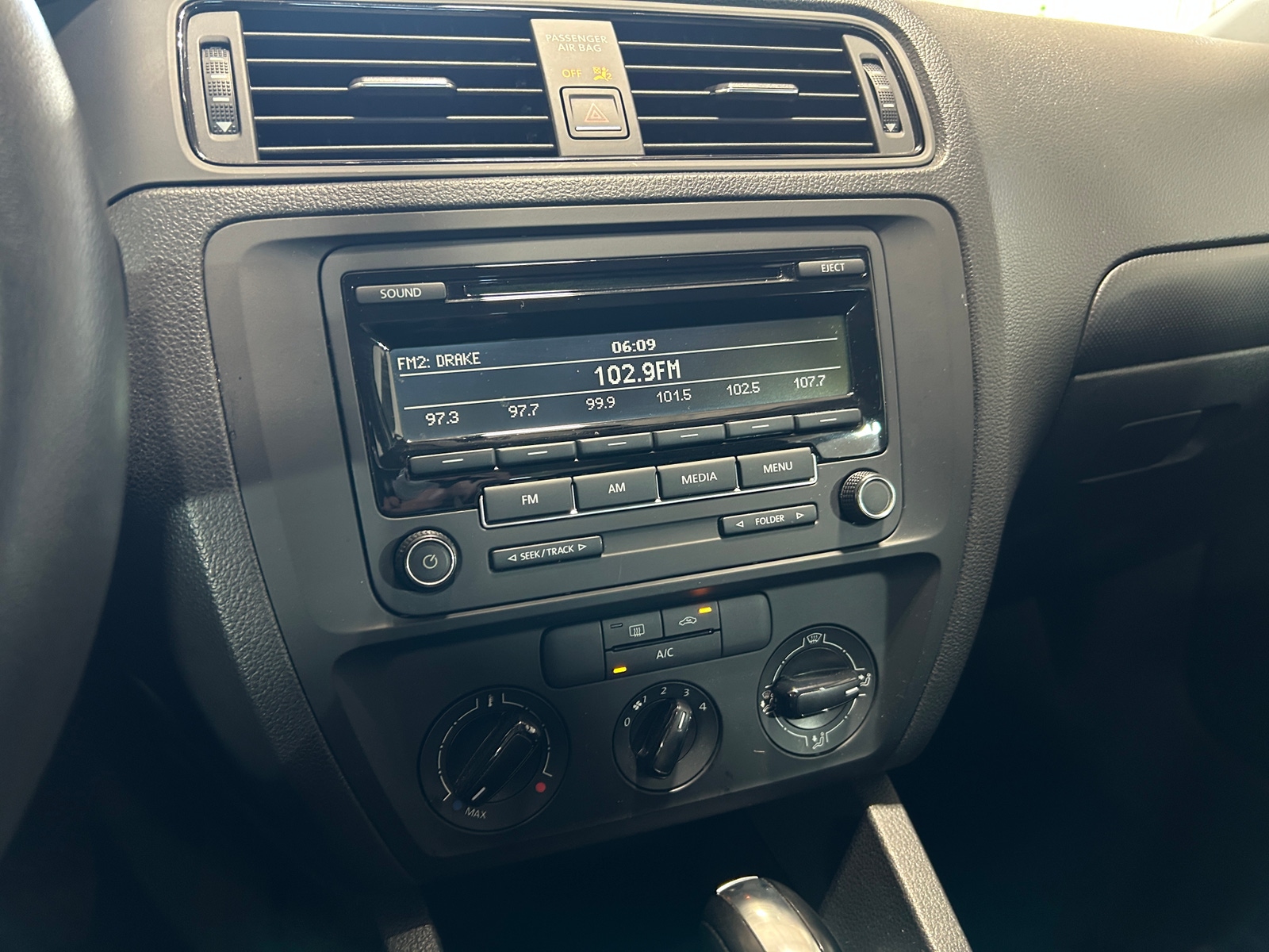 Thumbnail: 2015 Volkswagen Jetta - 4