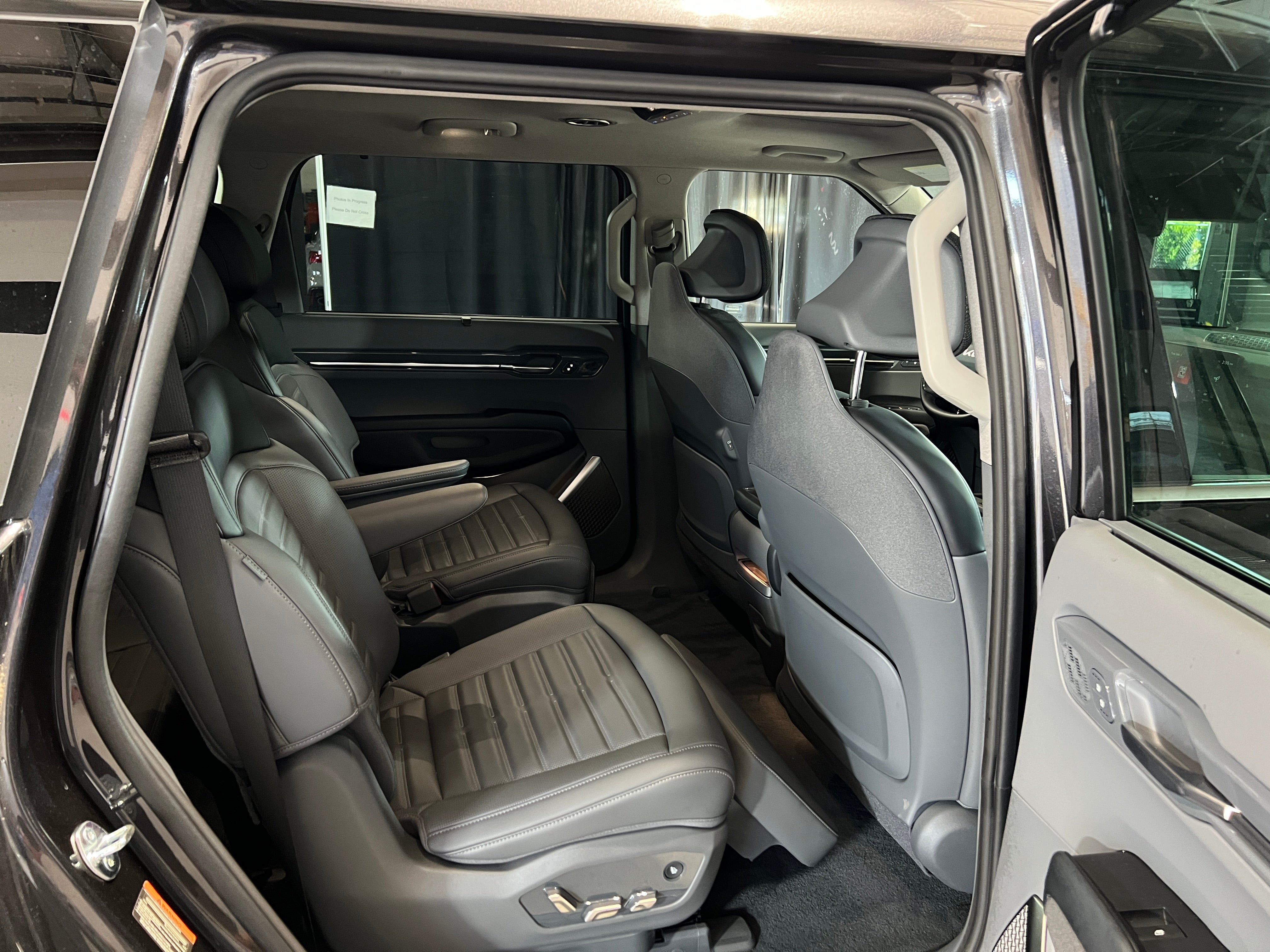 Used 2024 Kia Ev9 Land with VIN KNDADFS57R6044463 for sale in Oak Creek, WI