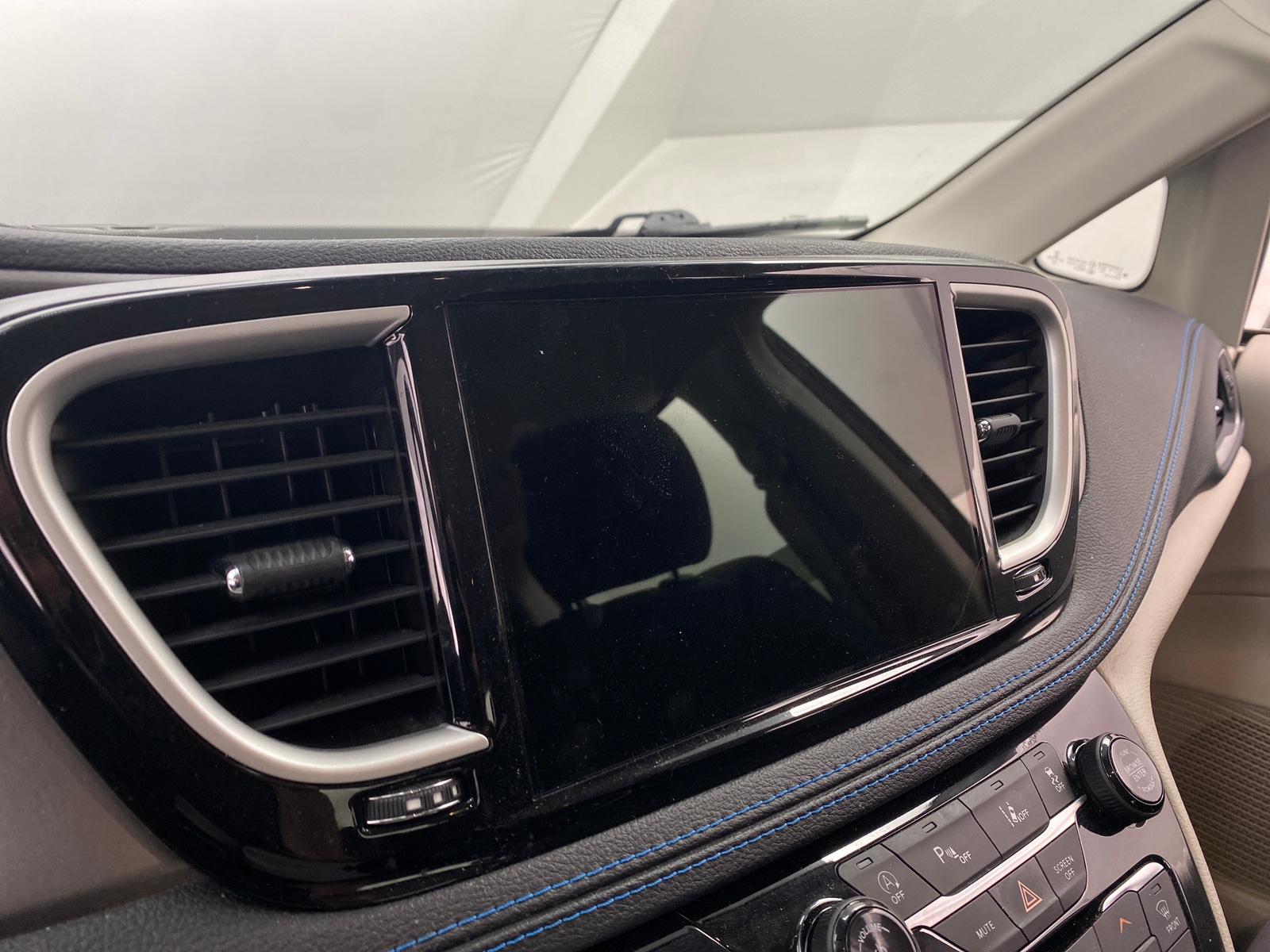 Thumbnail: 2021 Chrysler Pacifica - 4