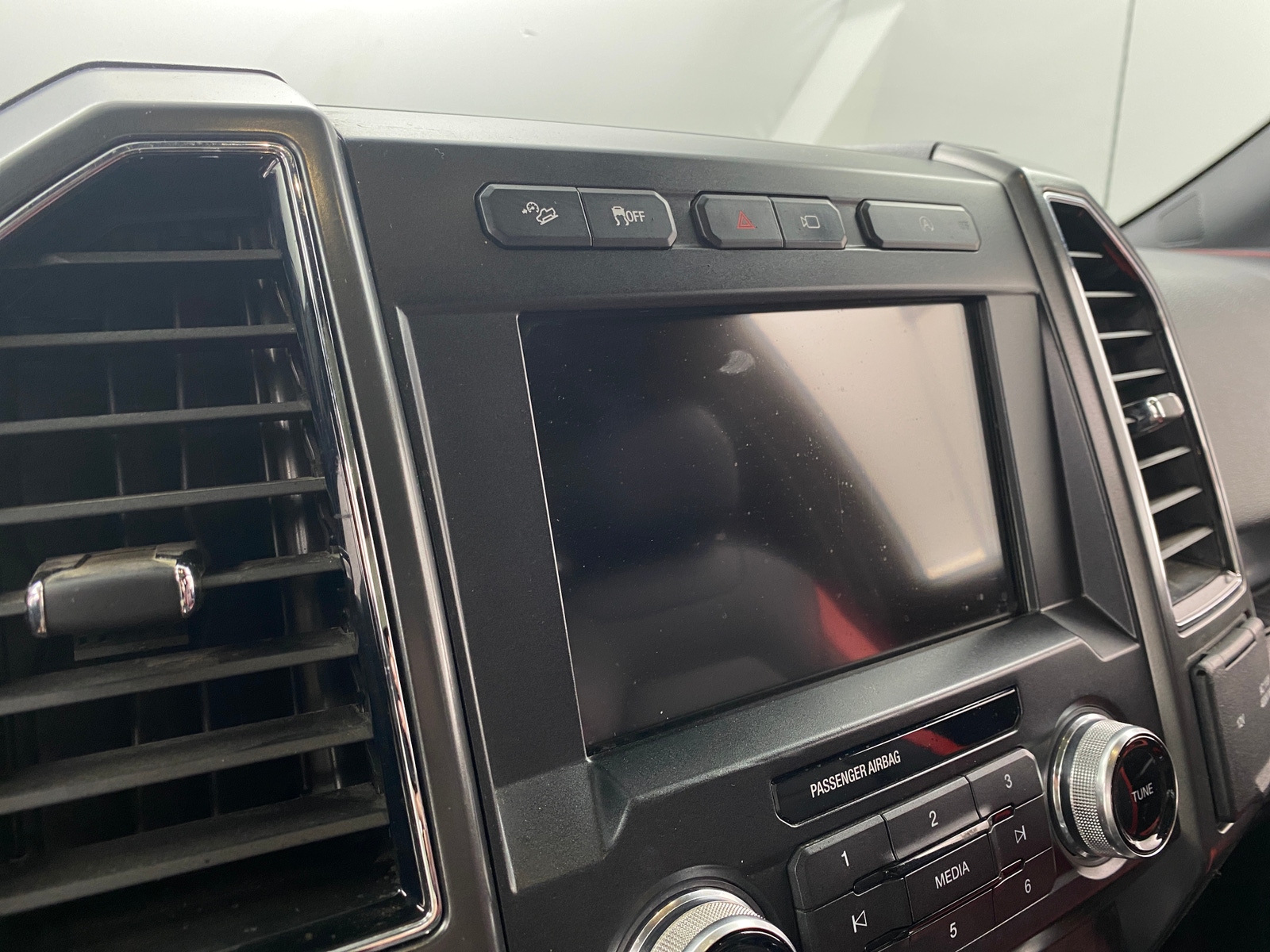 Thumbnail: 2019 Ford Econoline - 3