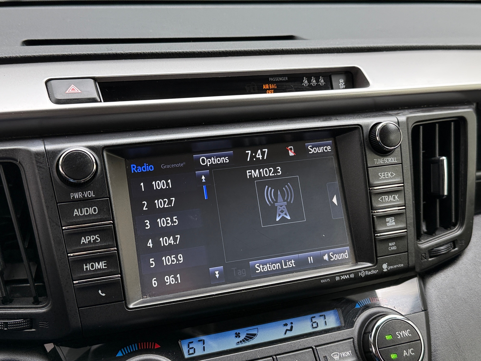 Thumbnail: 2018 Toyota RAV4 - 3