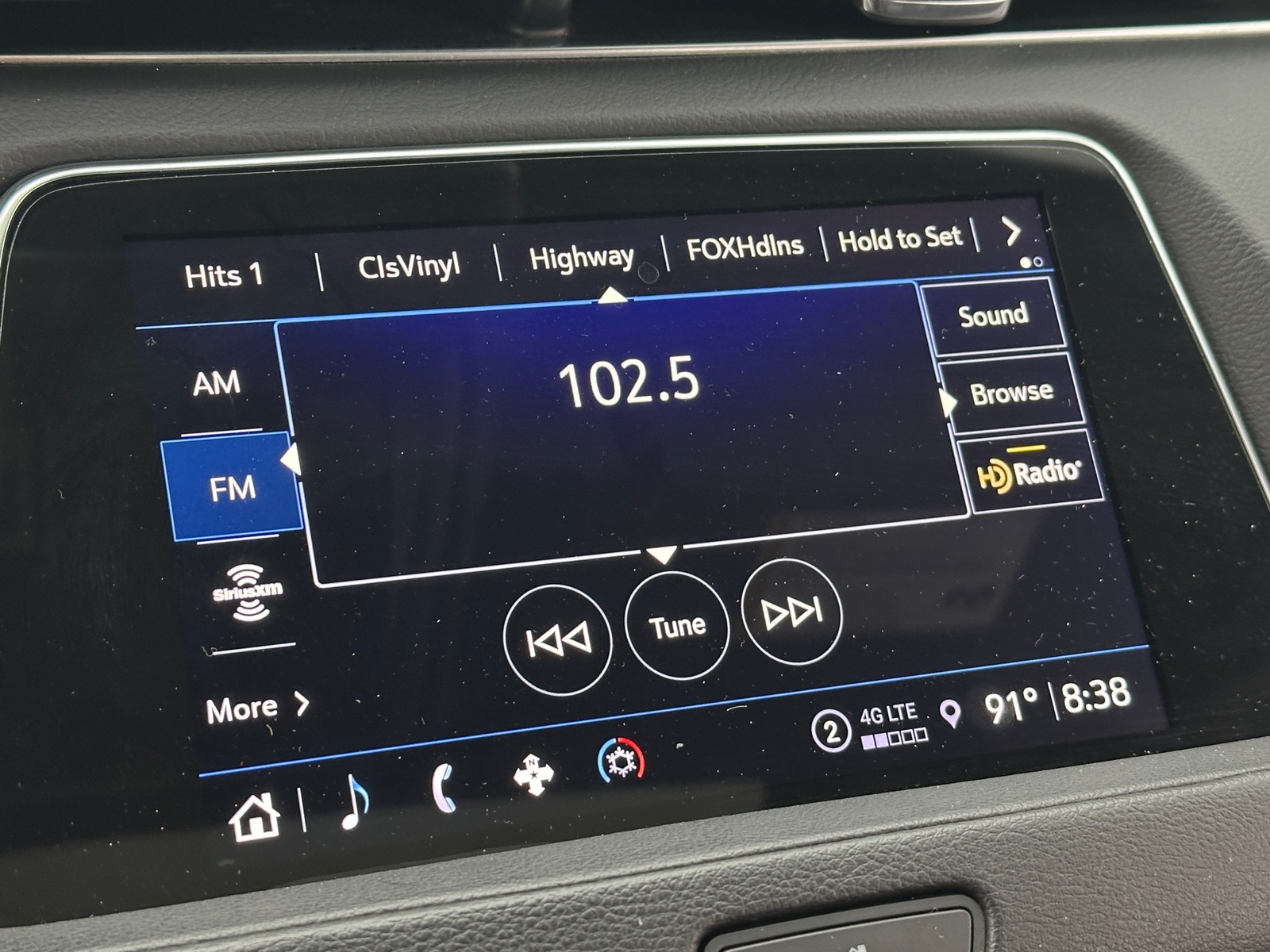 Thumbnail: 2021 Cadillac XT4 - 3