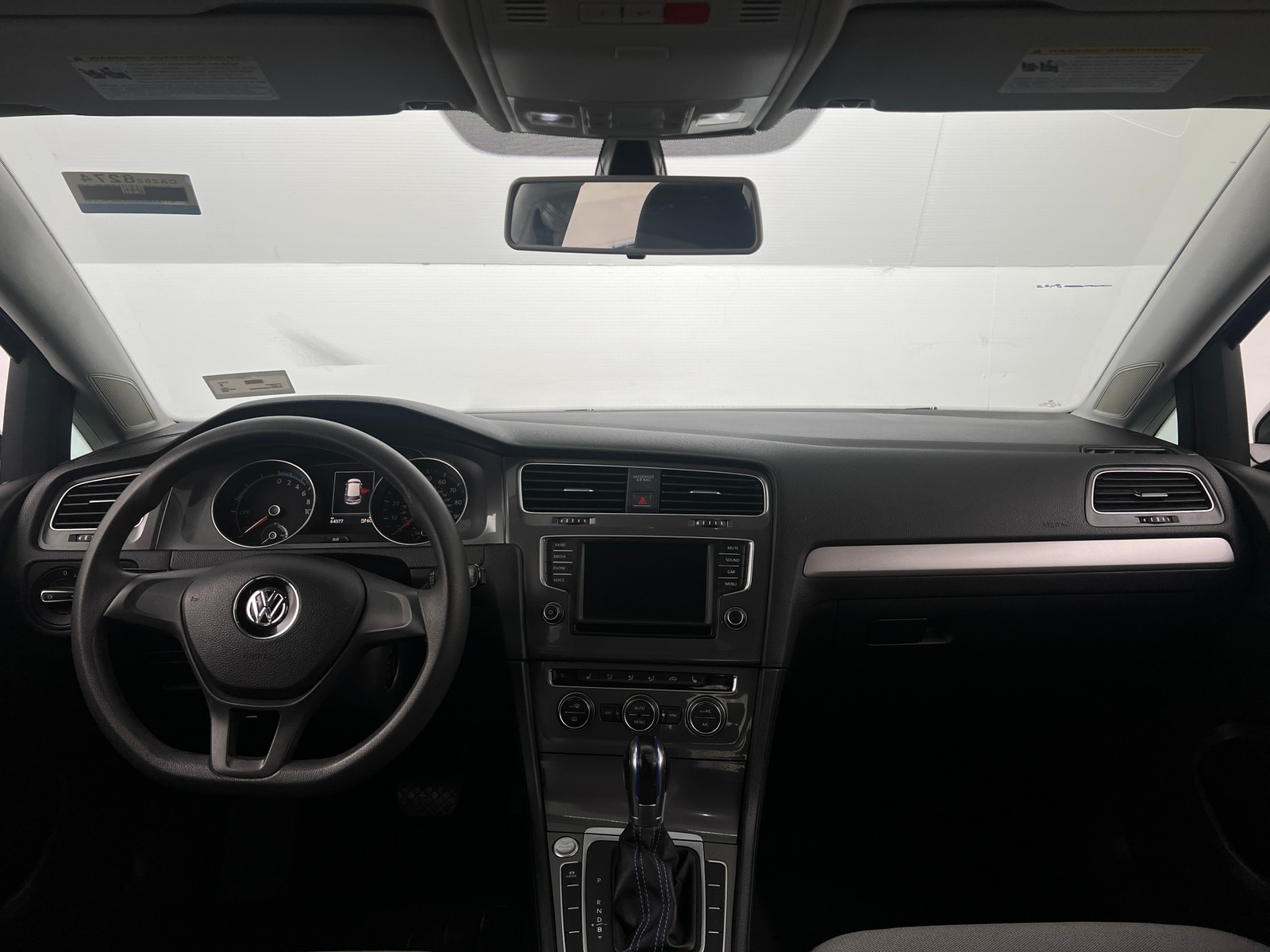 Thumbnail: 2016 Volkswagen e-Golf - 3