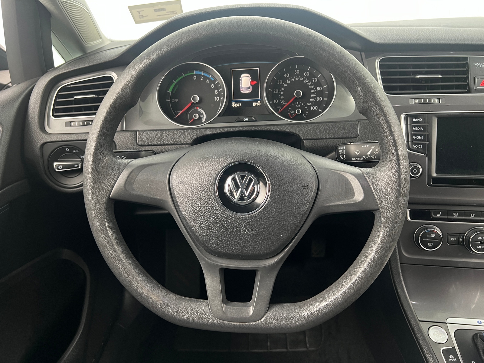Thumbnail: 2016 Volkswagen e-Golf - 5