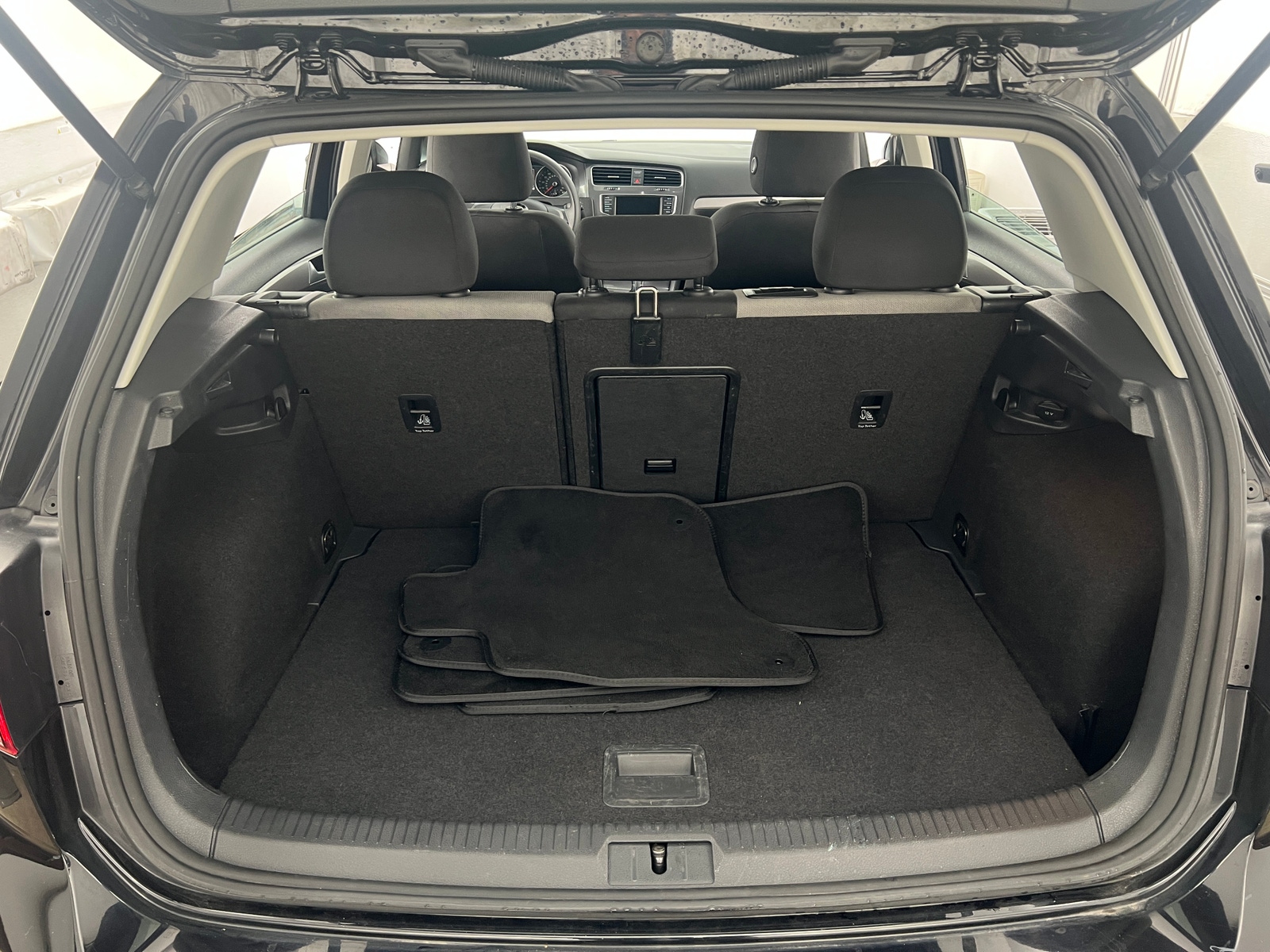 Thumbnail: 2016 Volkswagen e-Golf - 7