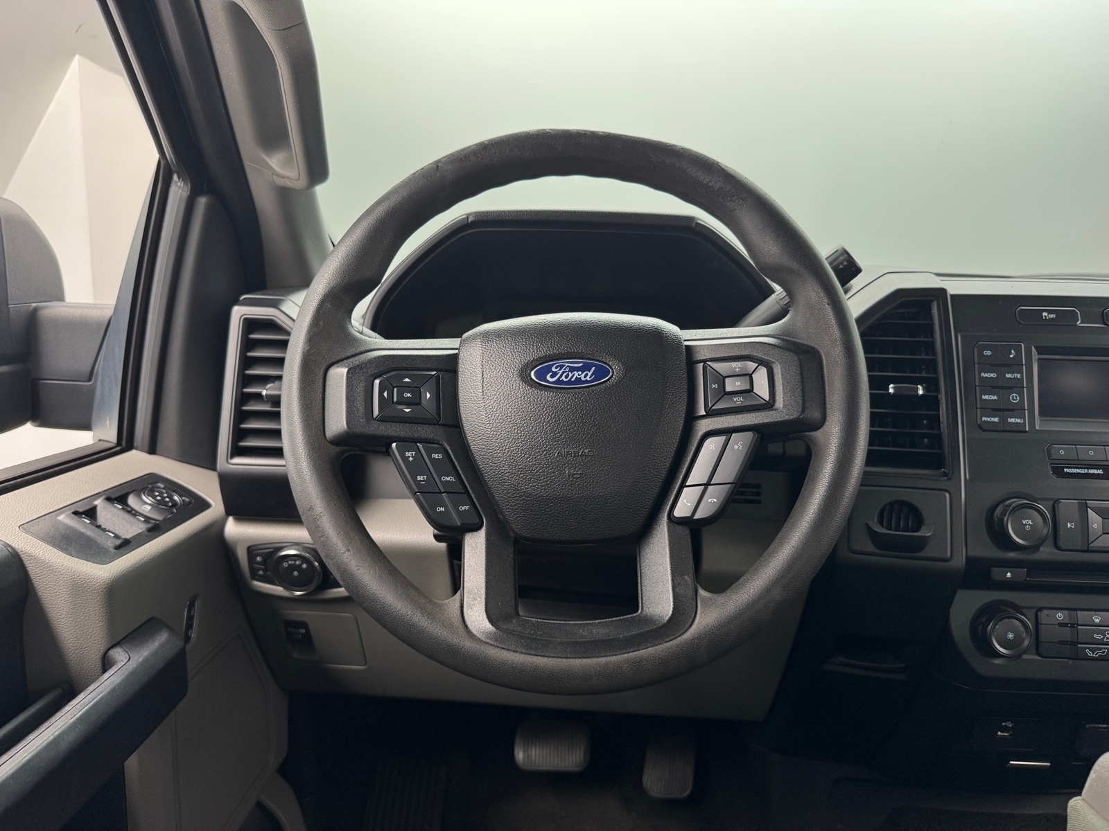 Thumbnail: 2017 Ford Econoline - 5