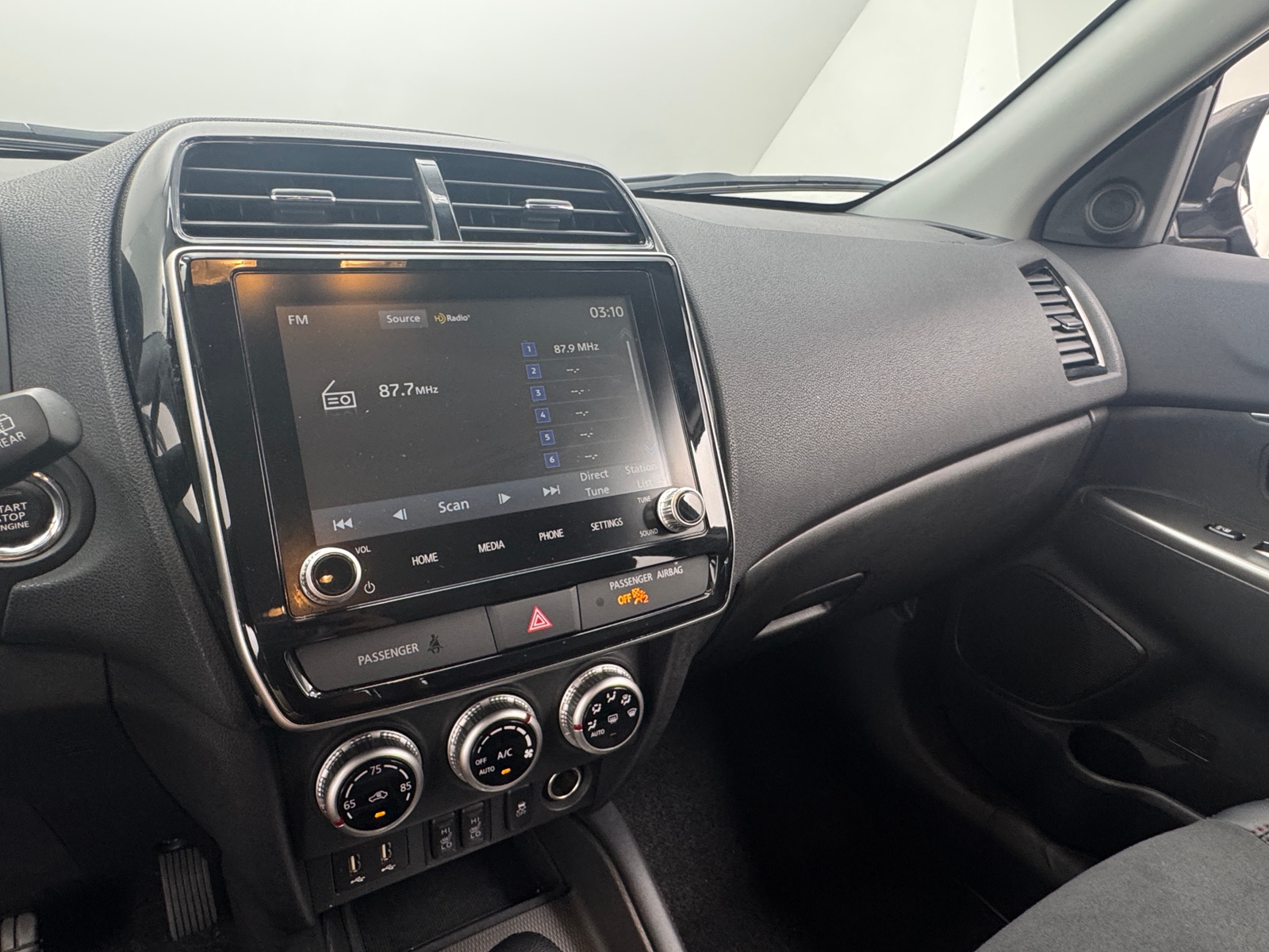 Thumbnail: 2023 Mitsubishi Outlander Sport - 3