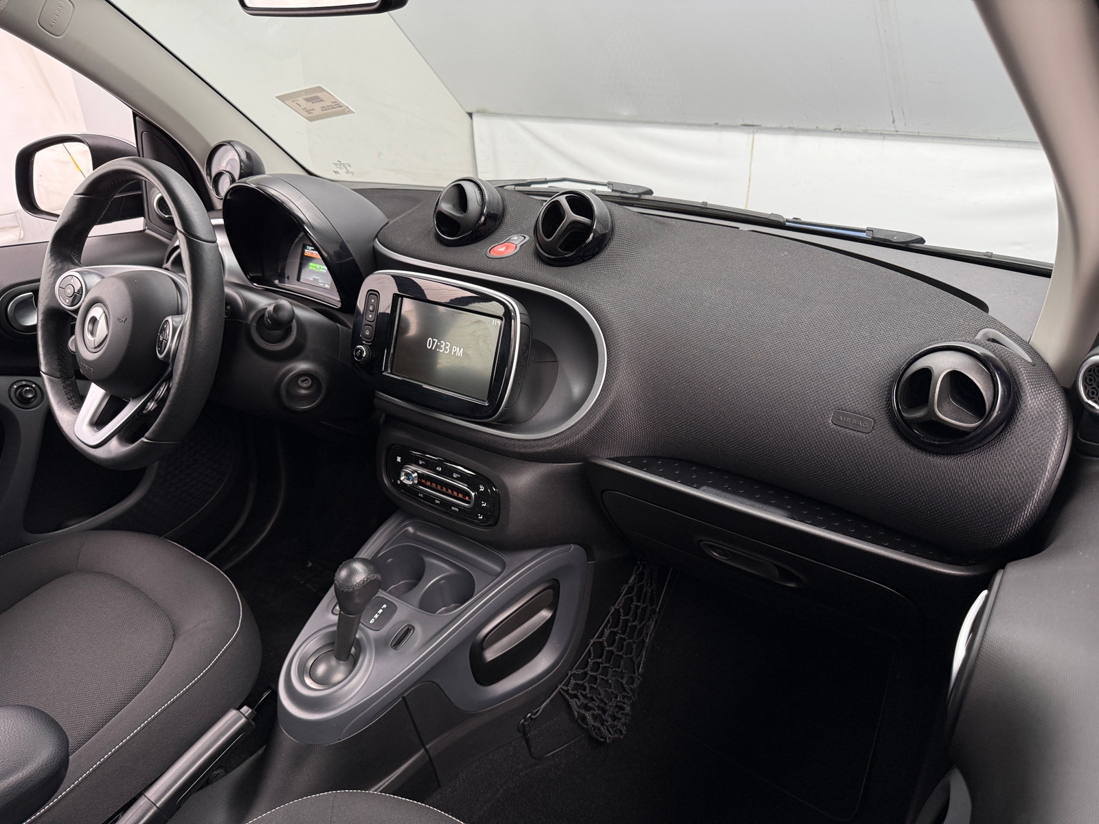 Thumbnail: 2018 smart fortwo - 3