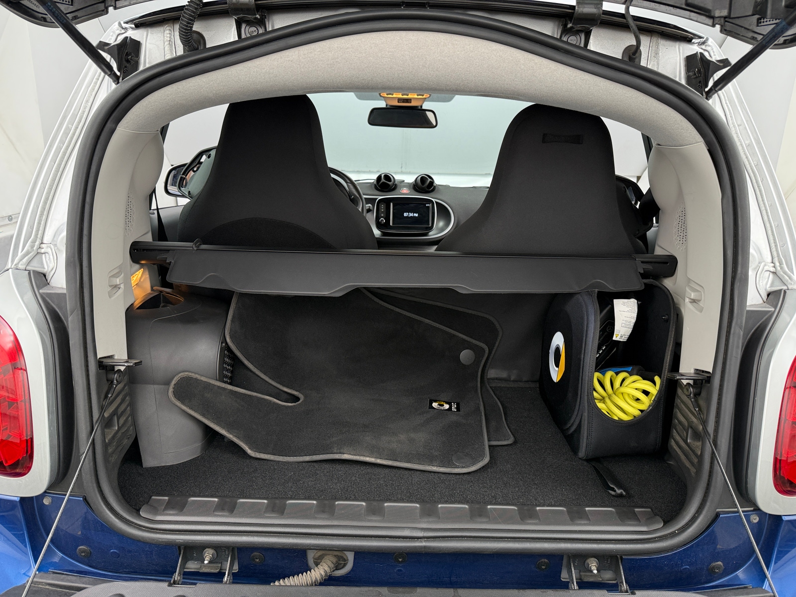 Thumbnail: 2018 smart fortwo - 6