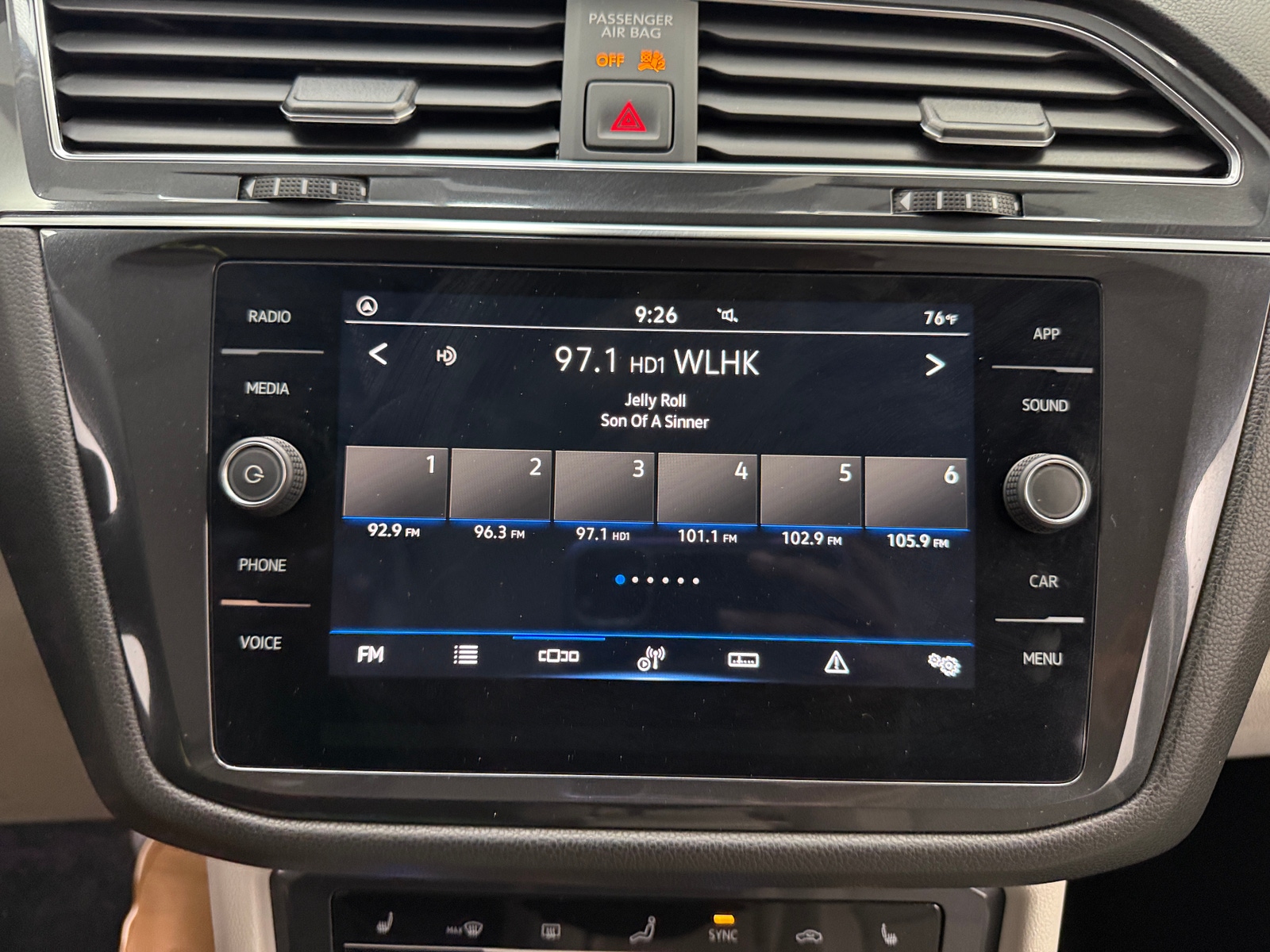 Thumbnail: 2022 Volkswagen Tiguan - 3