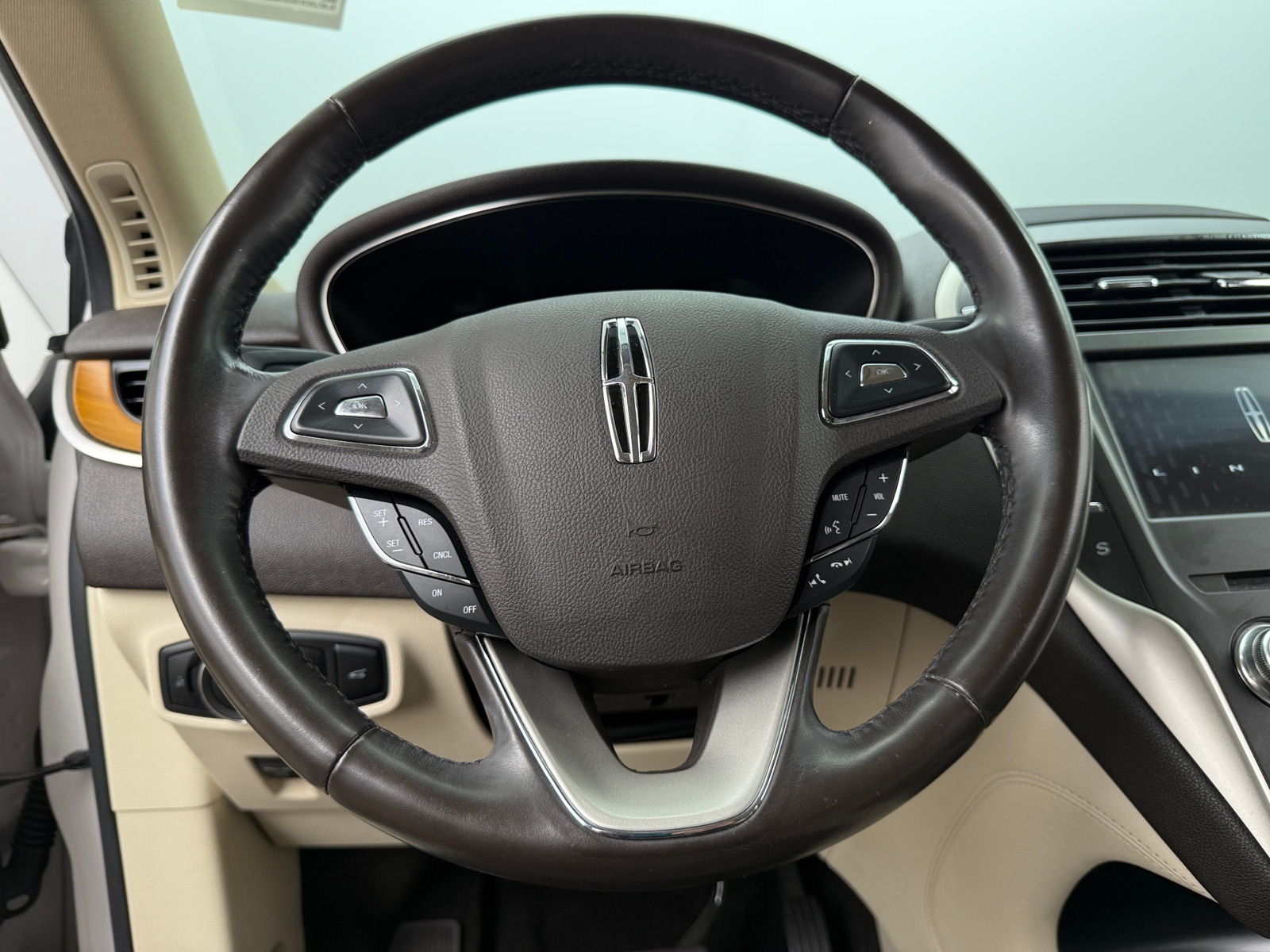 Thumbnail: 2016 Lincoln MKC - 4