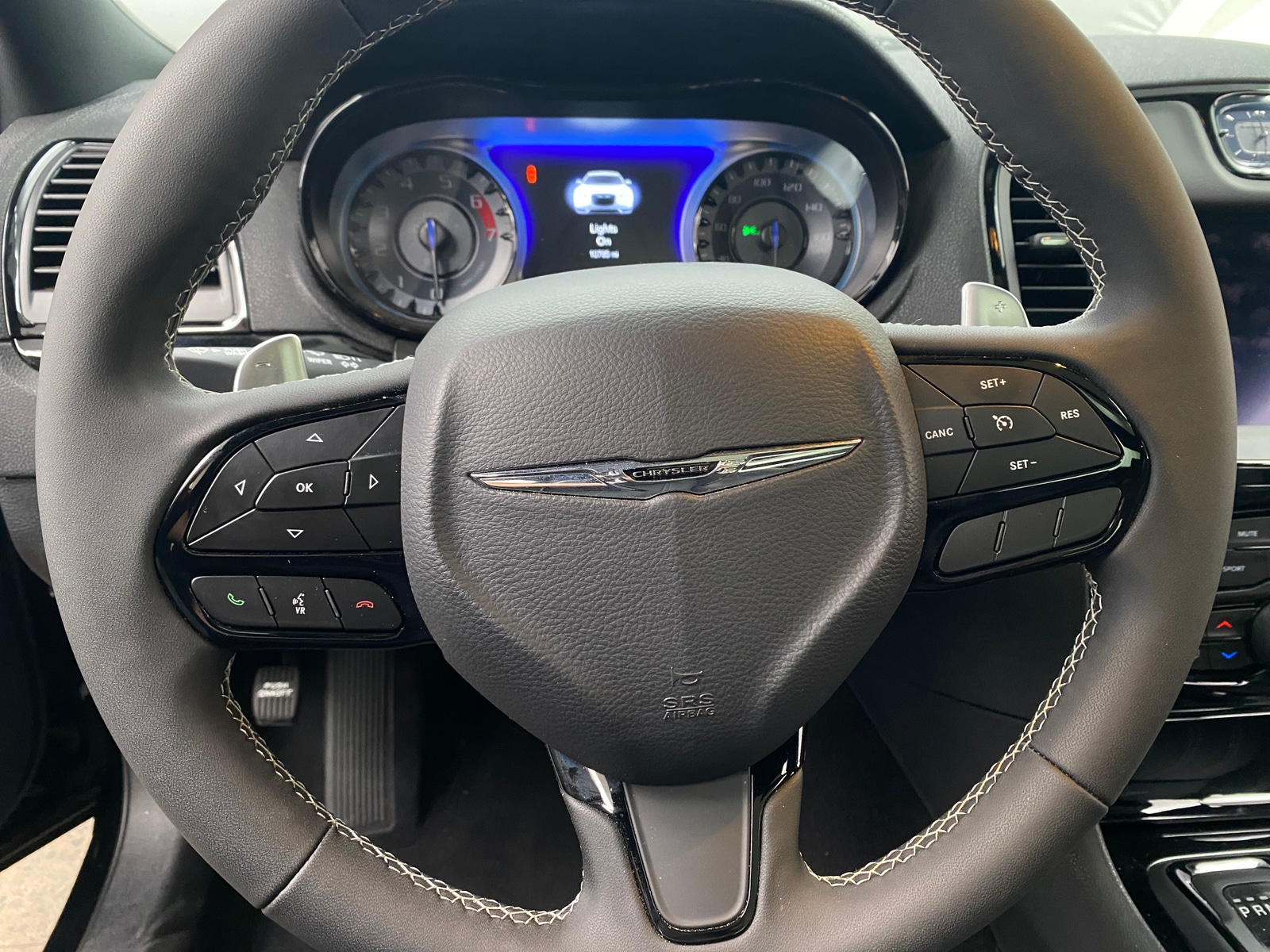 Thumbnail: 2022 Chrysler 300 - 4