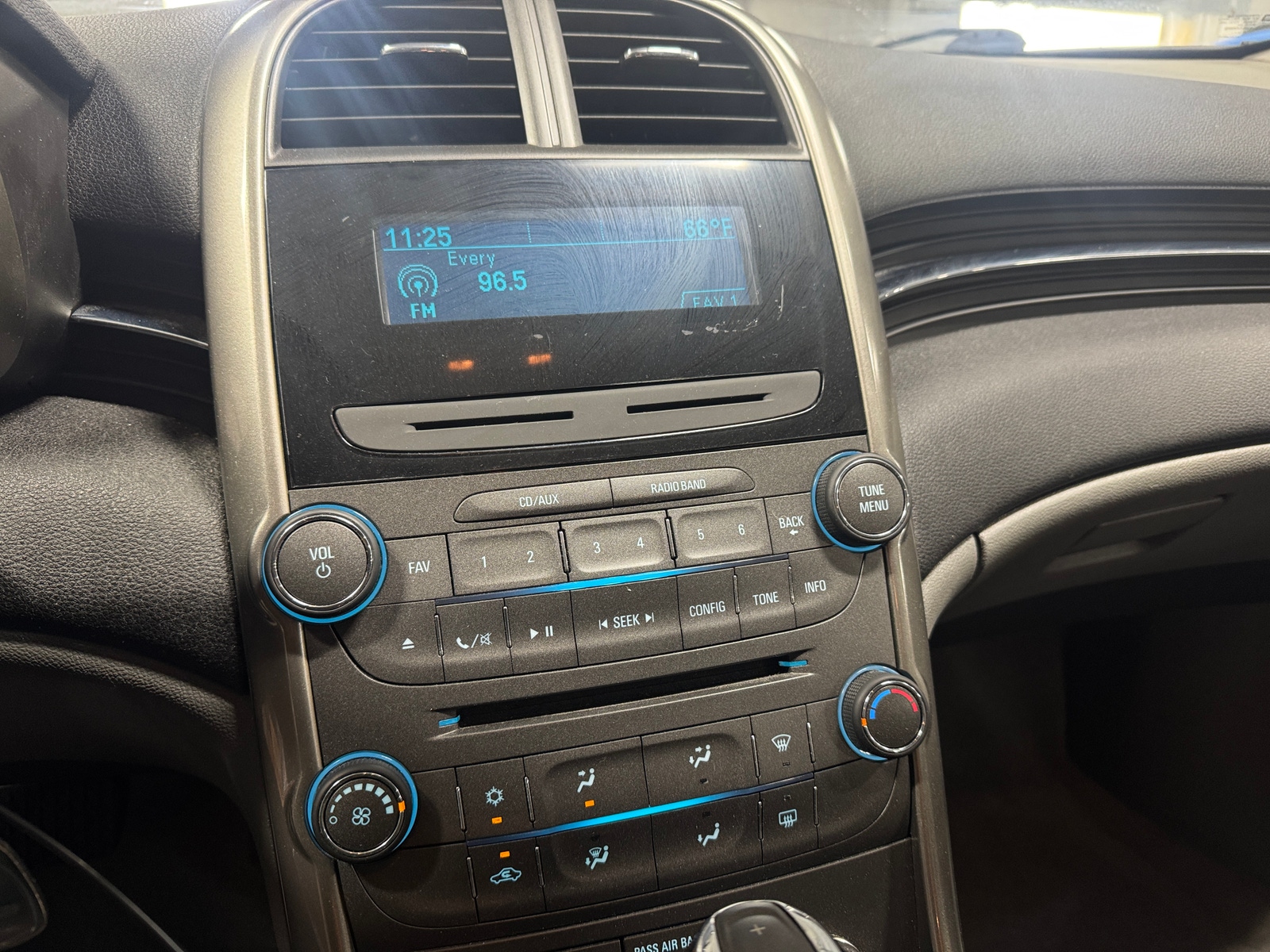 Thumbnail: 2013 Chevrolet Malibu - 4