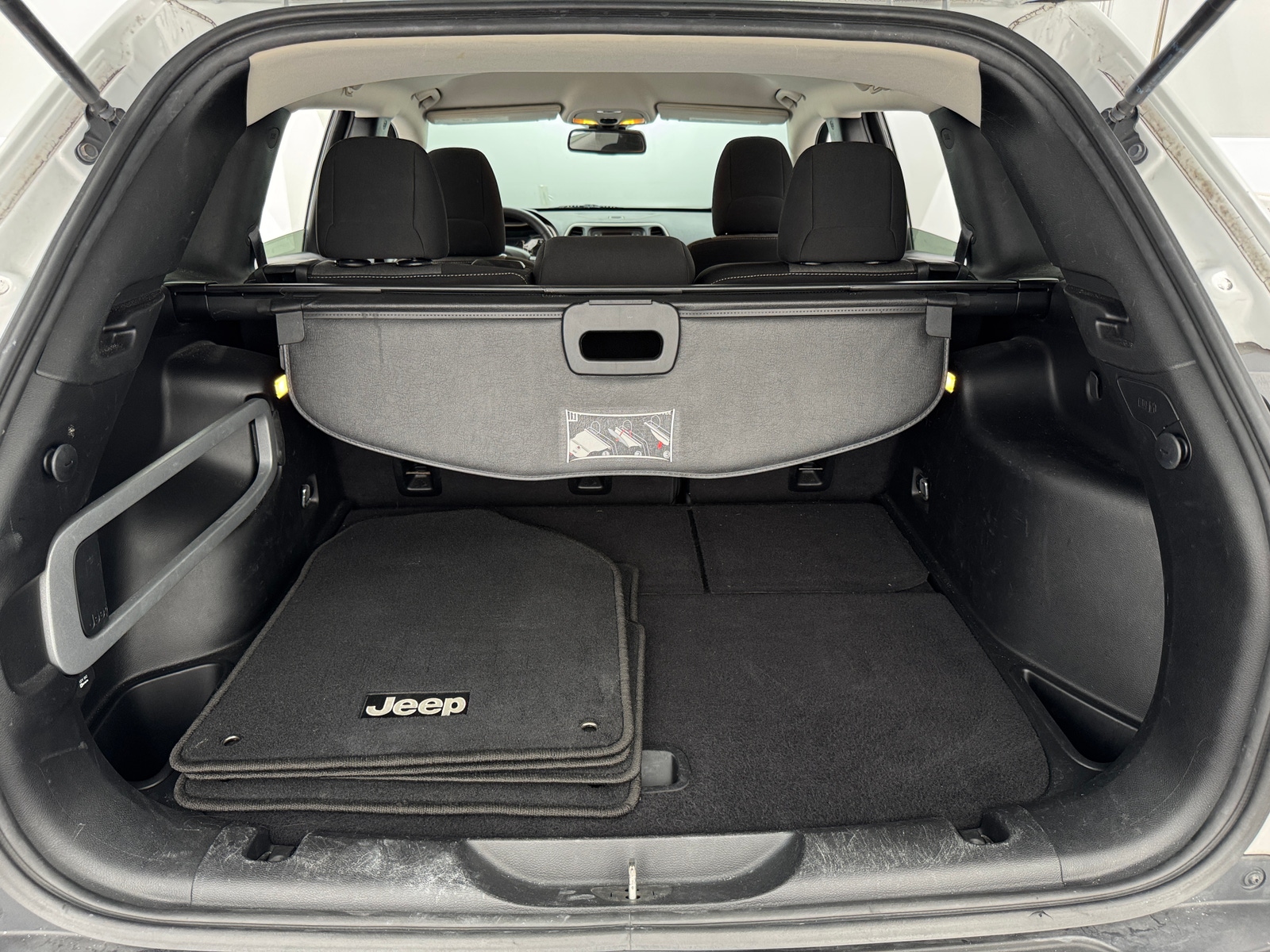Thumbnail: 2016 Jeep Cherokee - 7