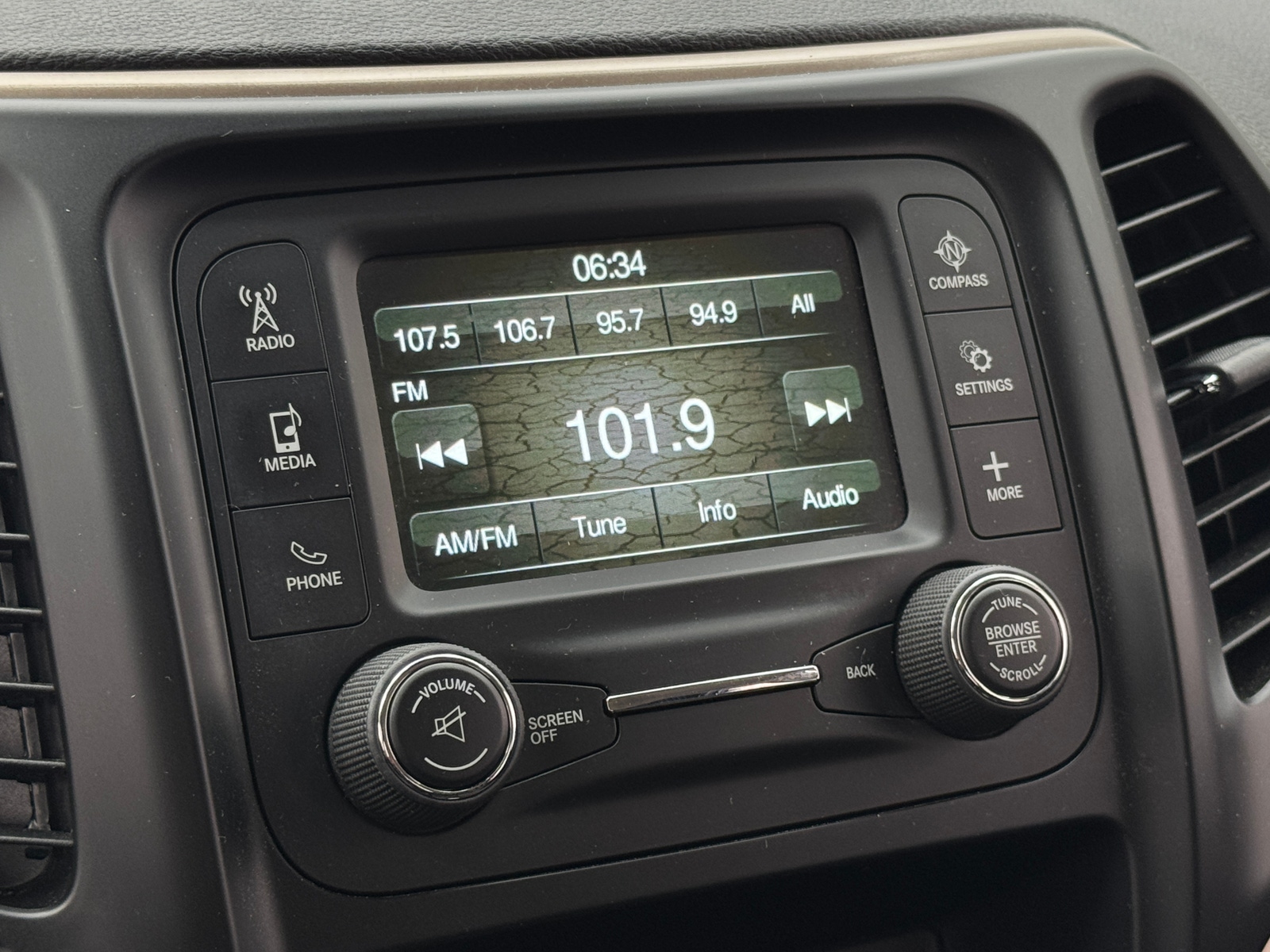 Thumbnail: 2016 Jeep Cherokee - 4