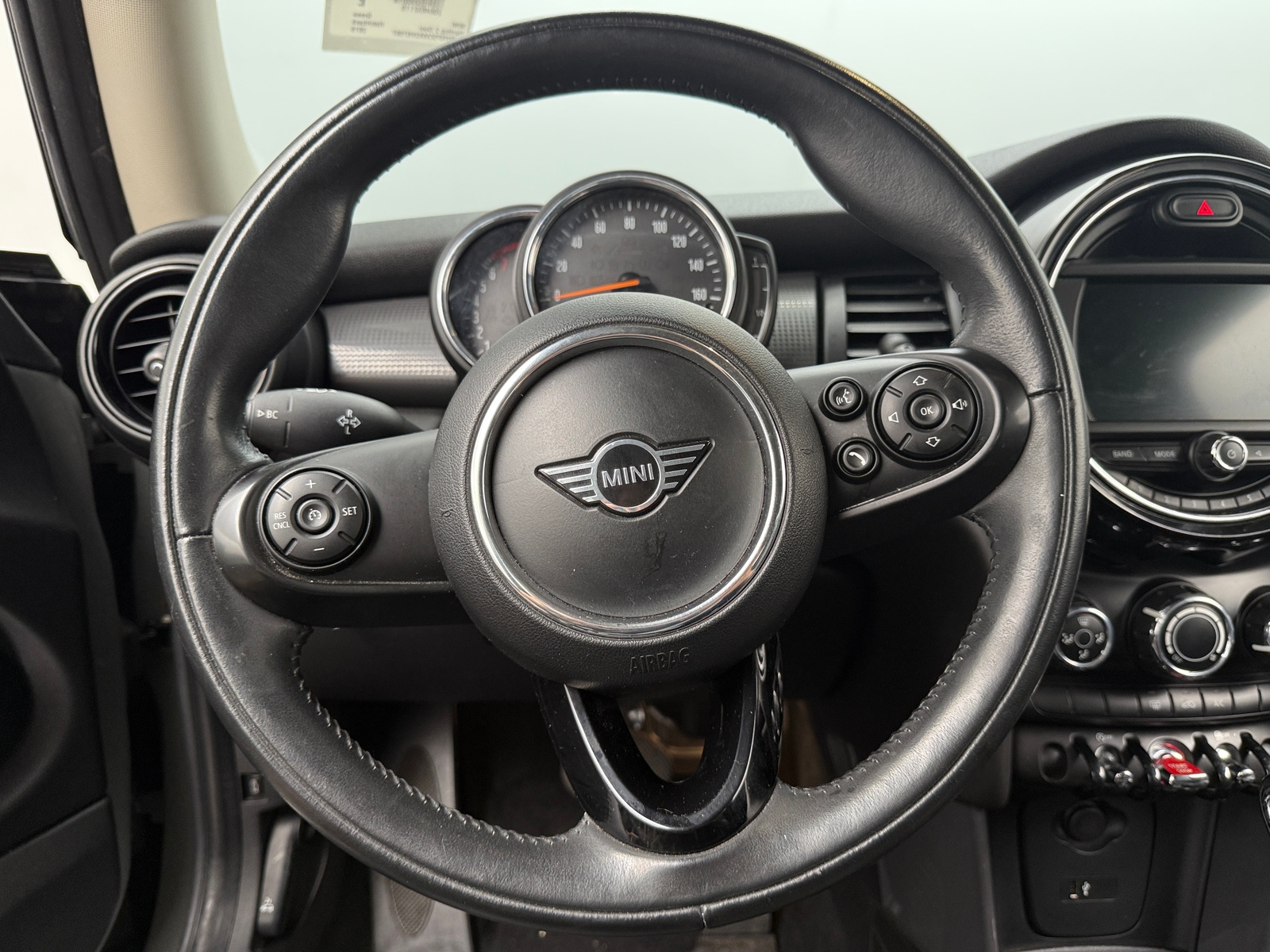 Thumbnail: 2019 MINI Cooper Hardtop - 4