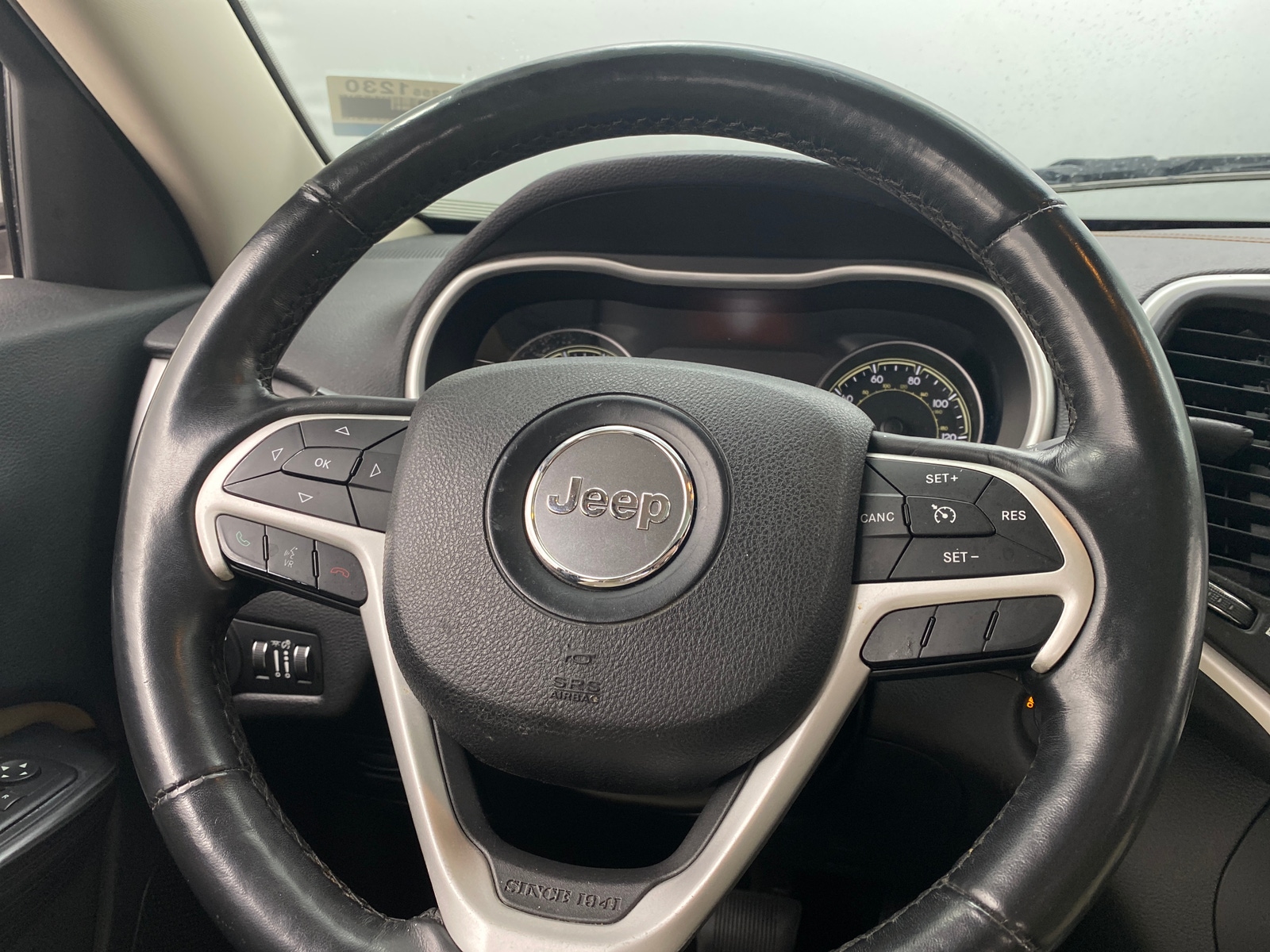 Thumbnail: 2015 Jeep Cherokee - 5