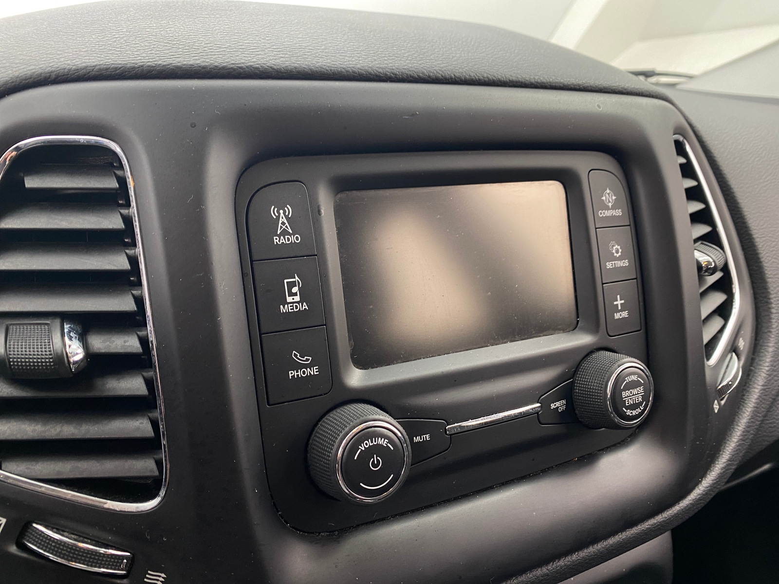 Thumbnail: 2018 Jeep Compass - 4