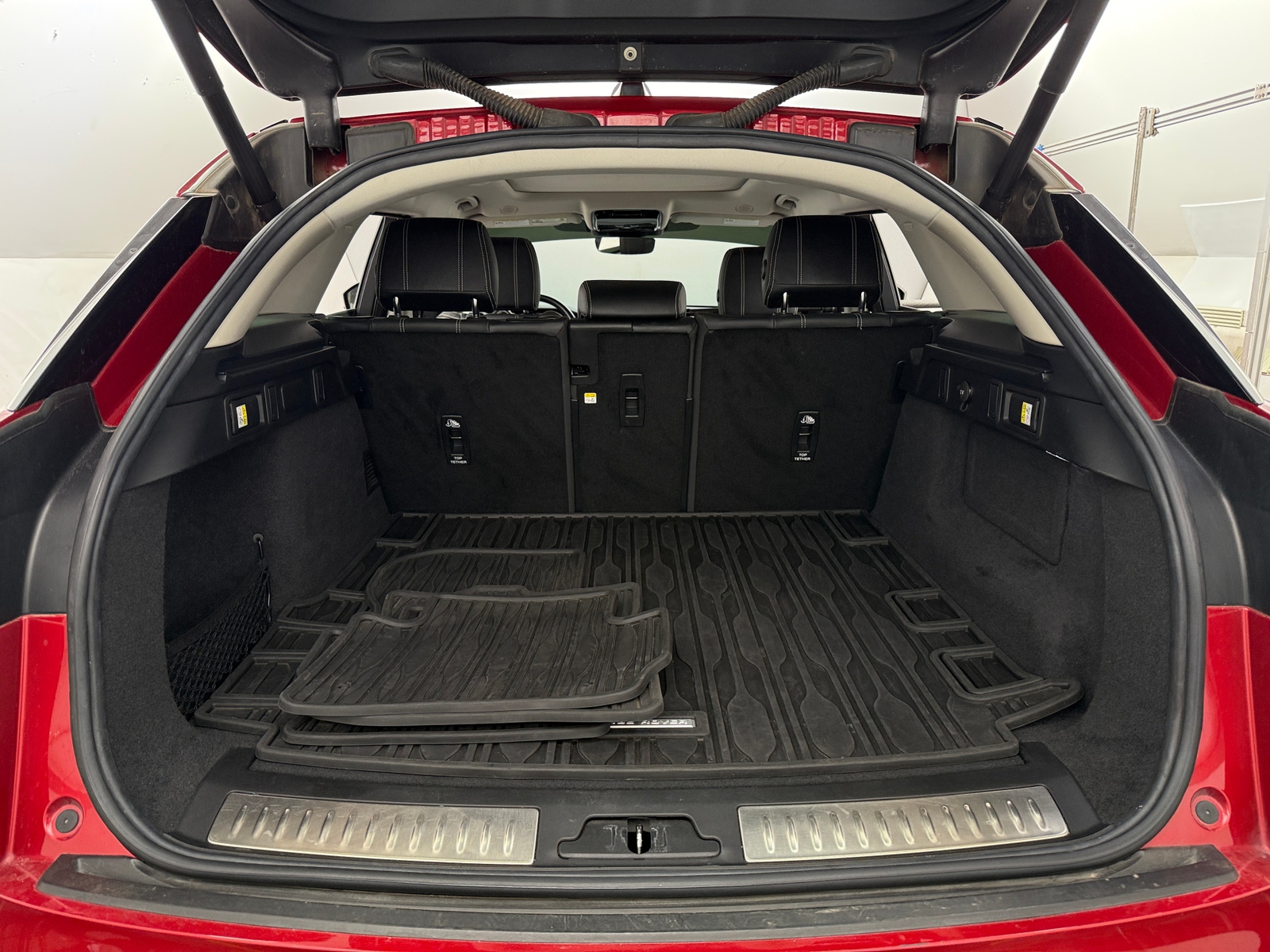 Thumbnail: 2021 Land Rover Range Rover Velar - 6
