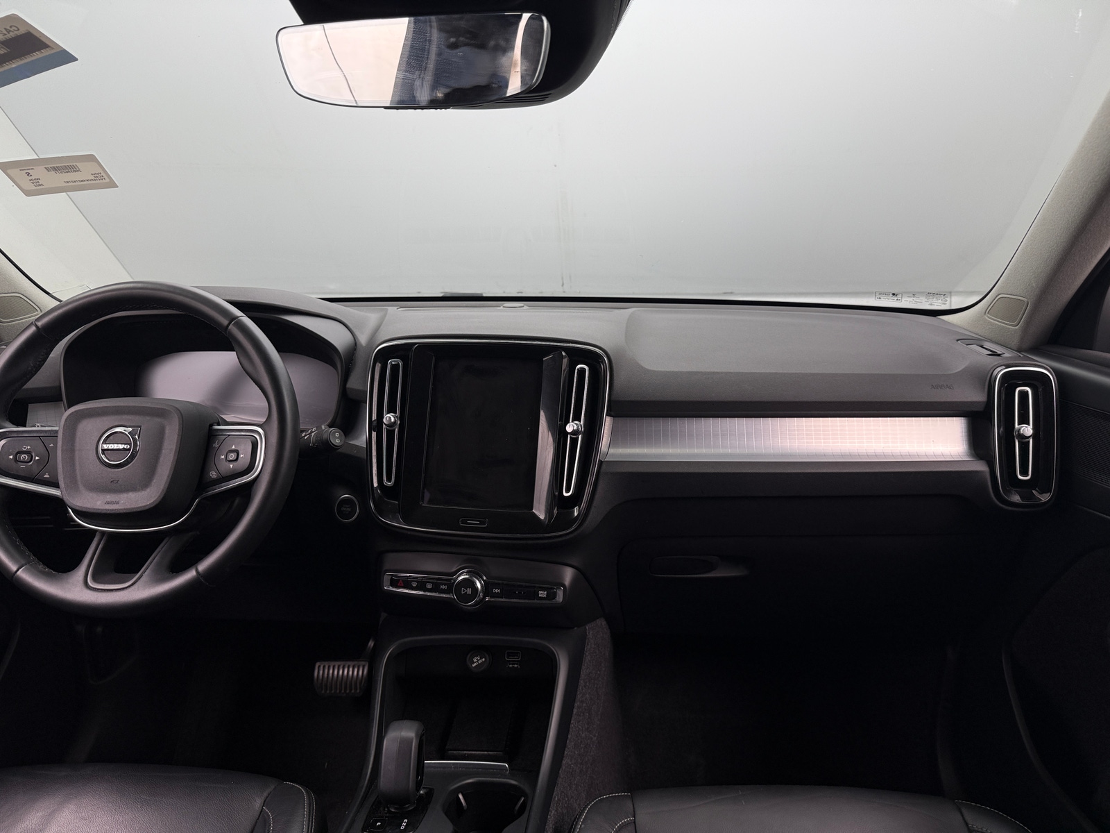 Thumbnail: 2022 Volvo XC40 - 2