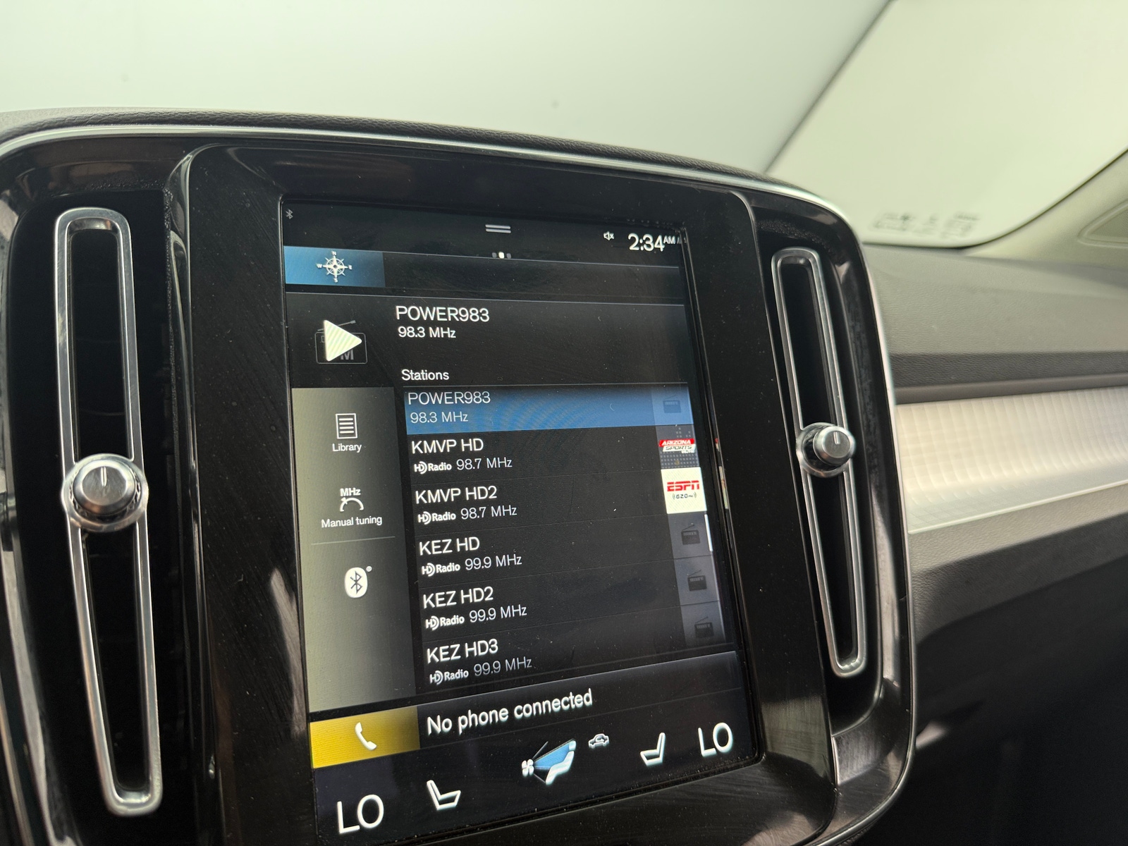 Thumbnail: 2022 Volvo XC40 - 3