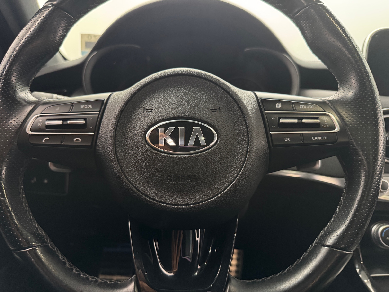Thumbnail: 2019 Kia Stinger - 4